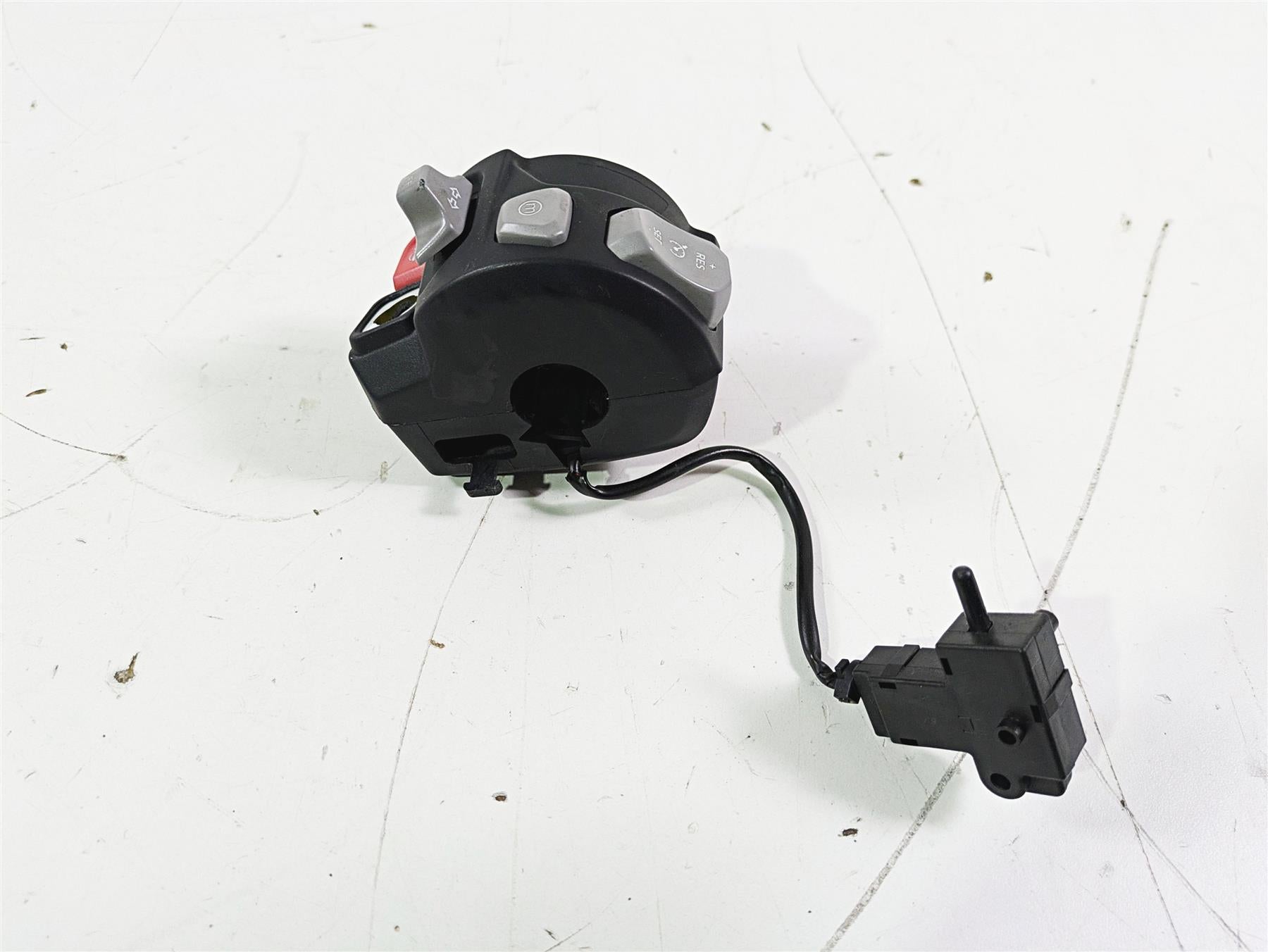 2019 Triumph Speed Triple RS 1050 Left Hand Control Switch READ T2044780 {{ shop.shopifyCountryName }} - Mototech271