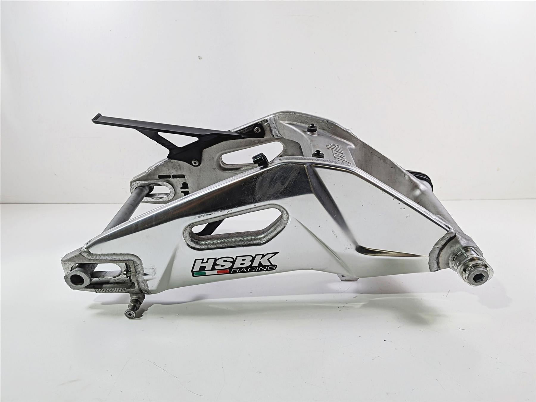 2018 Aprilia RSV4 RR Rear Swingarm Swing Arm & Axle 2B001292 {{ shop.shopifyCountryName }} - Mototech271