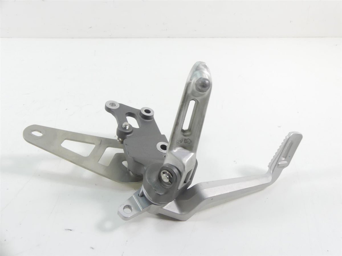 2020 Triumph Speed Triple RS 1050 Front Right Footpeg & Brake Pedal T2081766 {{ shop.shopifyCountryName }} - Mototech271