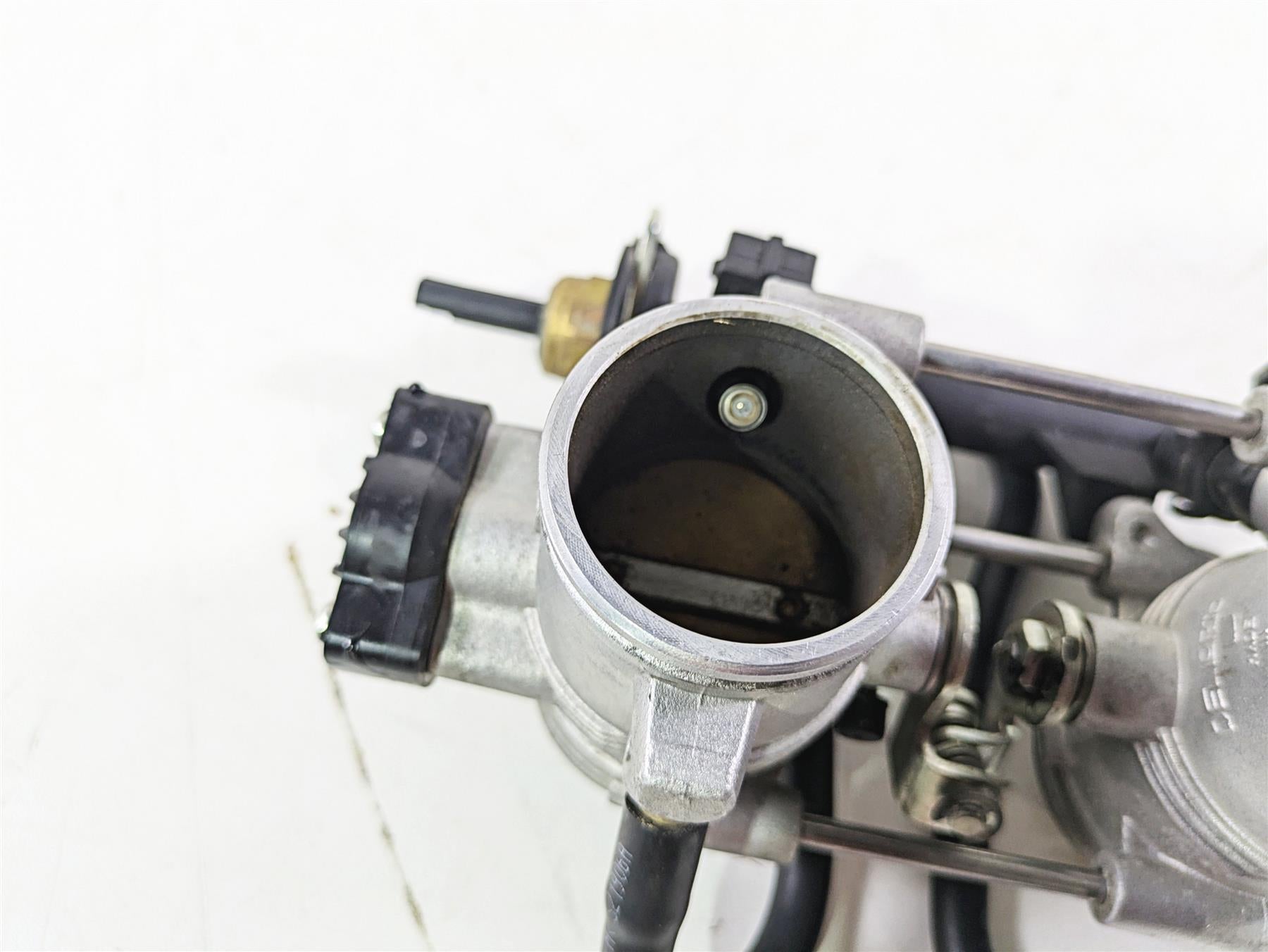 2016 BMW F800R K73 Throttle Body Bodies - Broken Fuel Rail 13548520480 {{ shop.shopifyCountryName }} - Mototech271