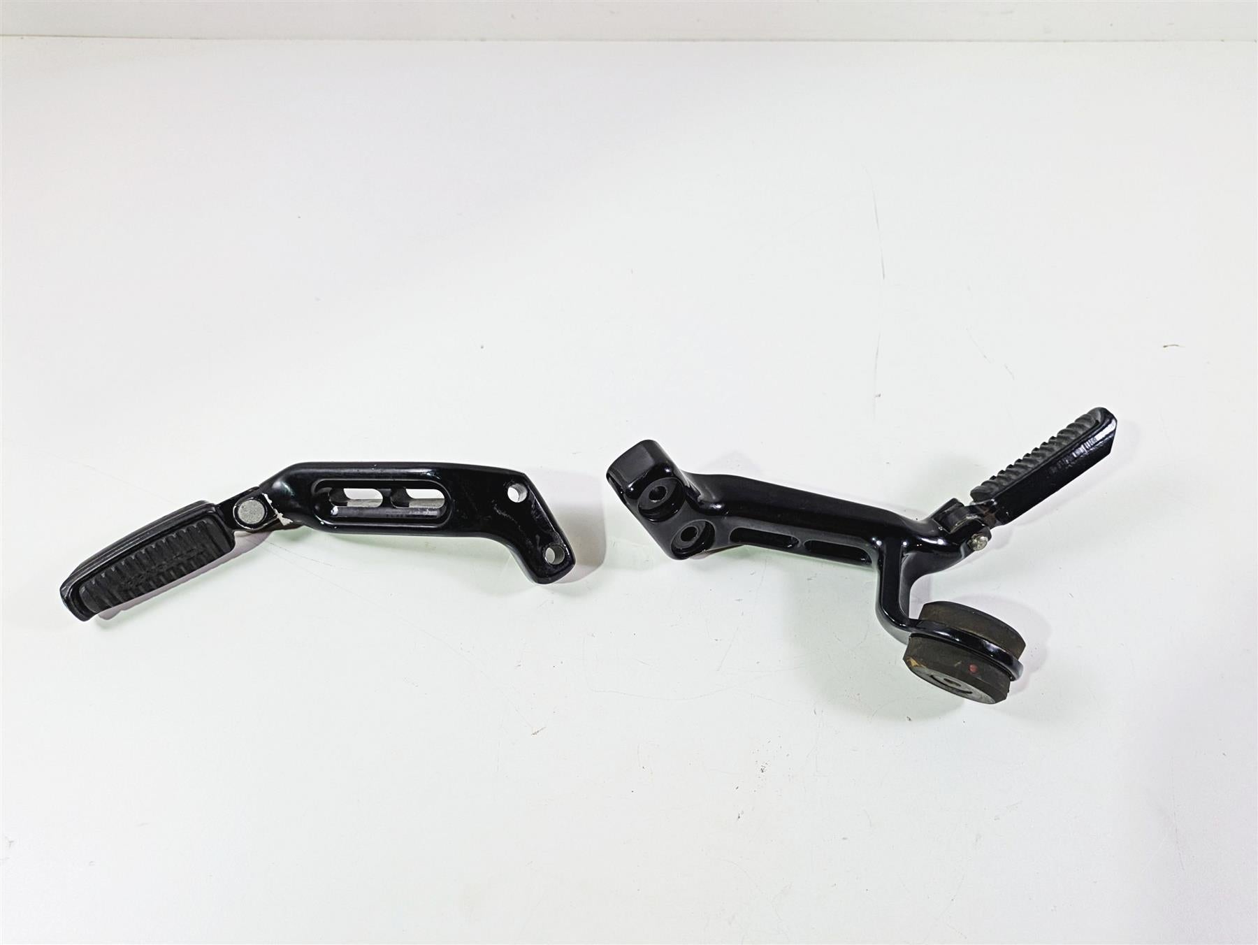 2009 Harley XR1200 Sportster Passenger Foot Peg Rest Set 51049-08 51048-08