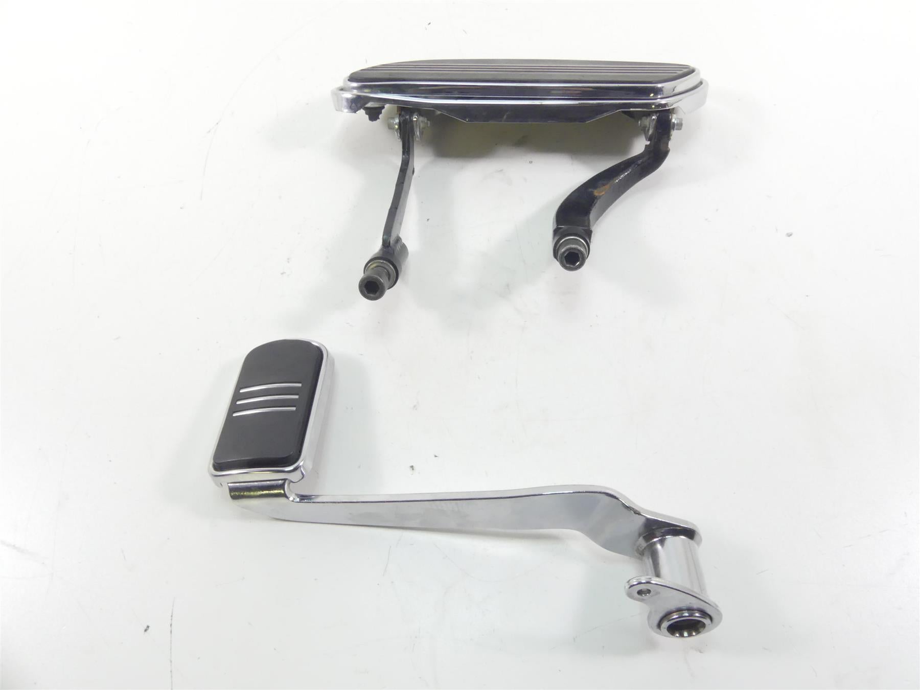 2005 Harley Touring FLHRSI Road King Right Floorboard + Brake Ped -Read 50518-83 {{ shop.shopifyCountryName }} - Mototech271