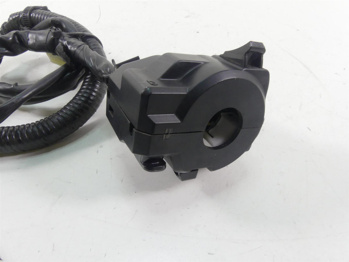 2022 Yamaha MT09 FZ09 Left Hand Turn Signal Control Switch B7N-83969-01-00 {{ shop.shopifyCountryName }} - Mototech271