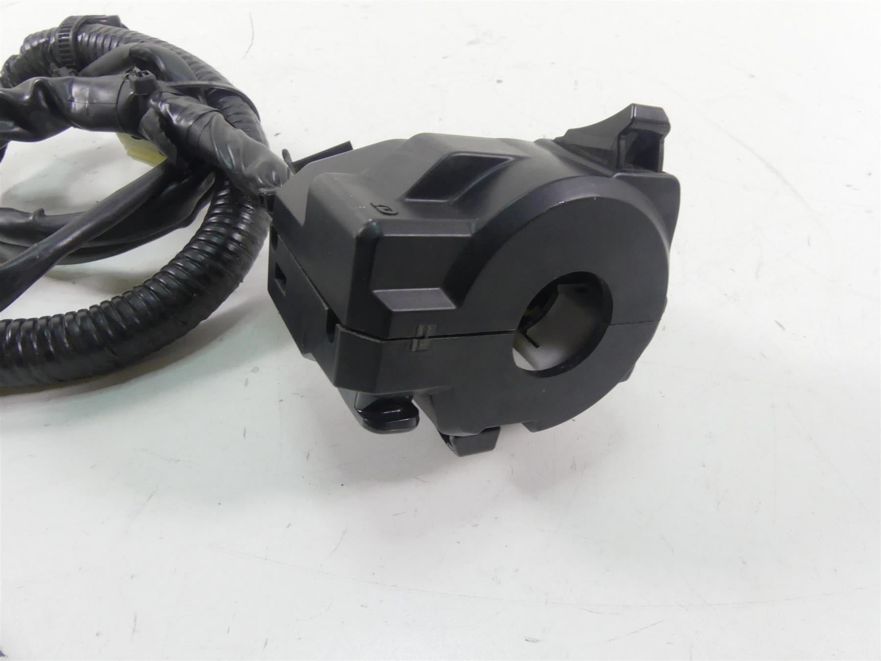 2022 Yamaha MT09 FZ09 Left Hand Turn Signal Control Switch B7N-83969-01-00 {{ shop.shopifyCountryName }} - Mototech271