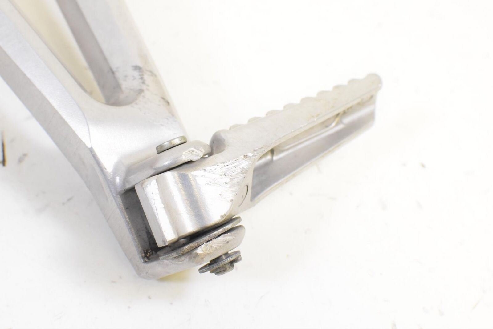 05 Honda CBR1000RR CBR1000 RR Rear Passenger Footpeg Foot Peg Rest 50760-MEL-000 {{ shop.shopifyCountryName }} - Mototech271
