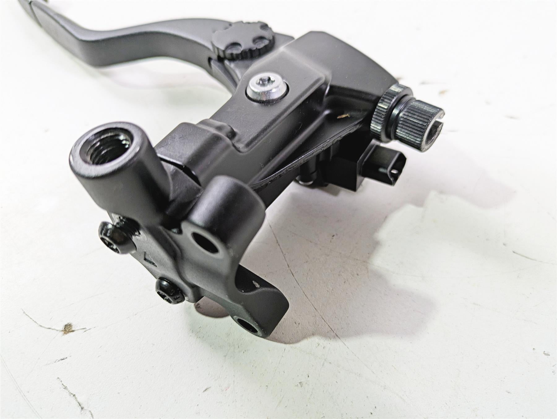 2022 Harley RA1250 S Pan America Clutch Perch & Lever 36700231 {{ shop.shopifyCountryName }} - Mototech271
