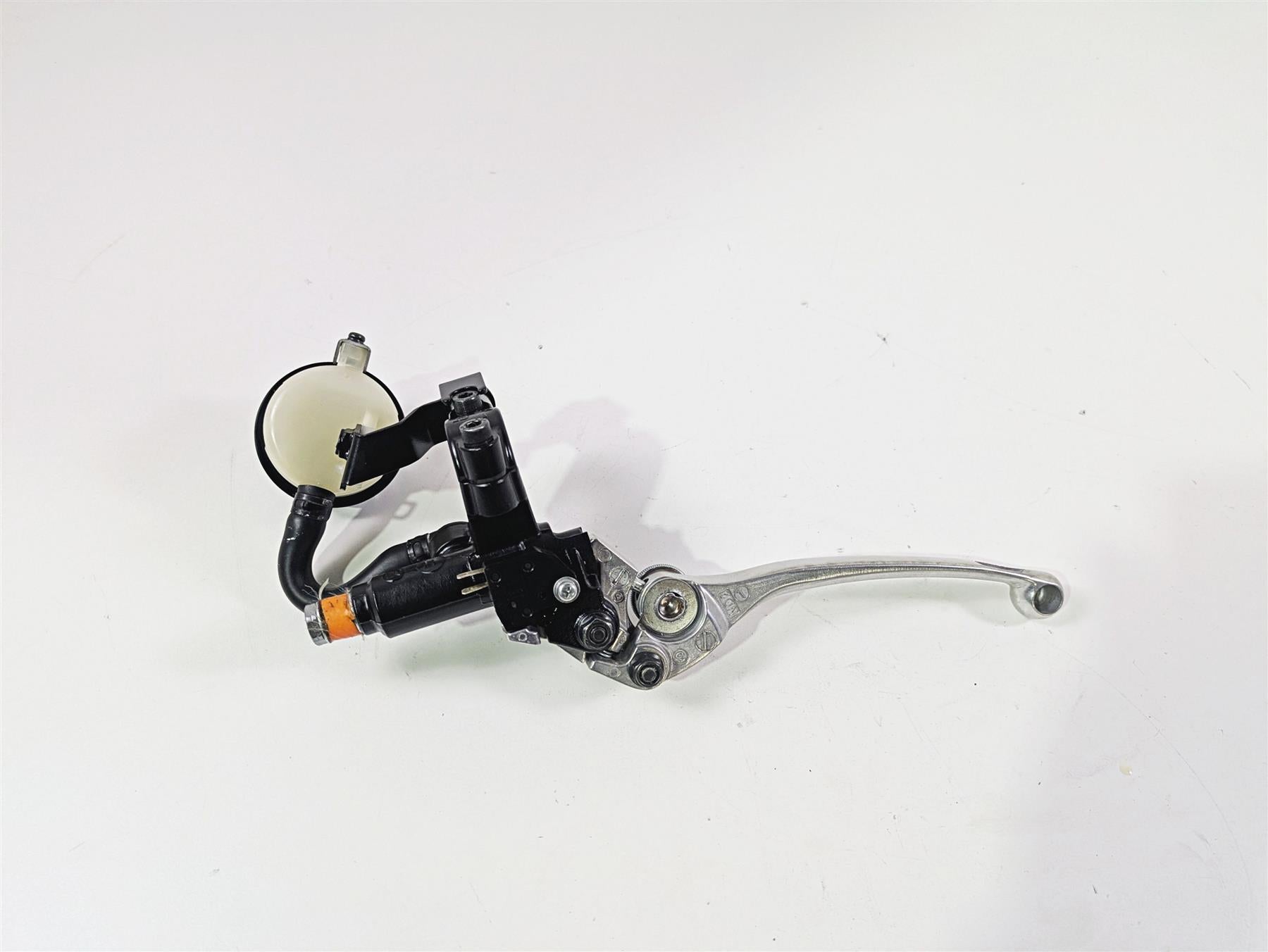 2013 Triumph Bonneville Front Brake Master Cylinder + Reservoir T2026220 {{ shop.shopifyCountryName }} - Mototech271