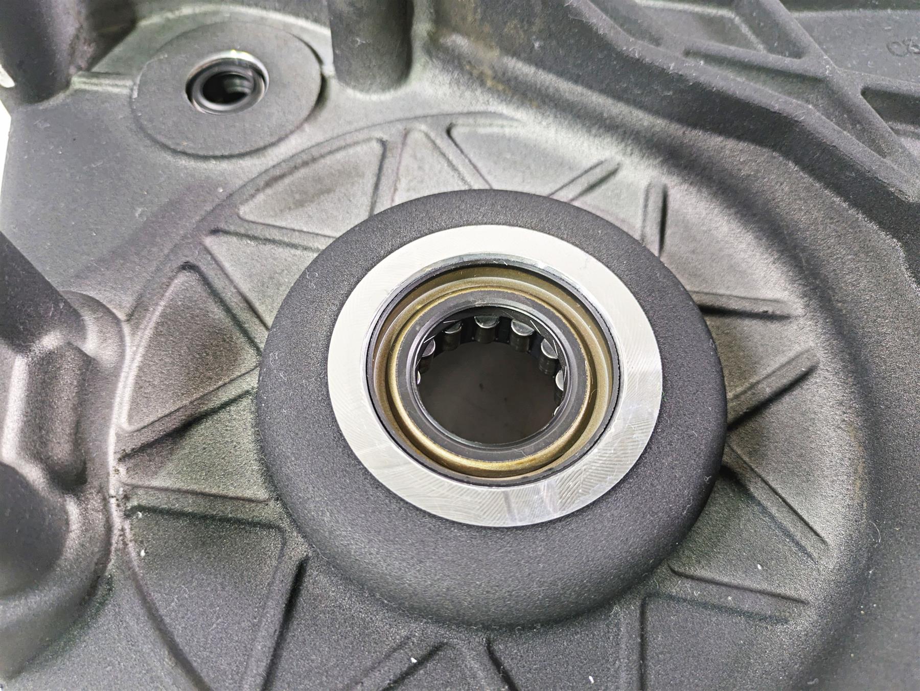 2004 Harley Softail FLSTF Fat Boy Inner Primary Drive Clutch Cover 60620-94B {{ shop.shopifyCountryName }} - Mototech271
