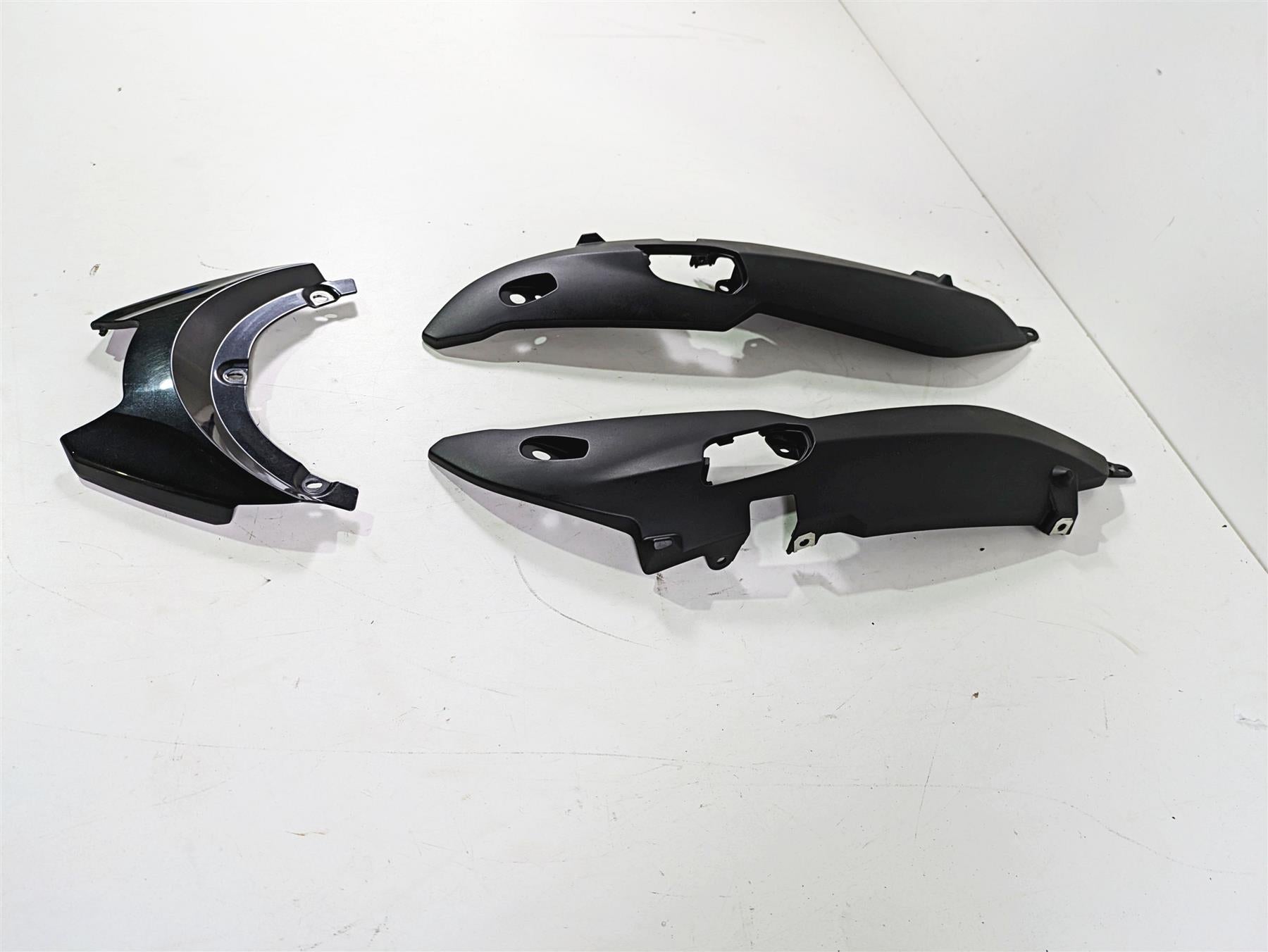 2012 BMW R1200R K27 Rear Tail Side Cover Fairing Set 46547727090 46637701554 {{ shop.shopifyCountryName }} - Mototech271