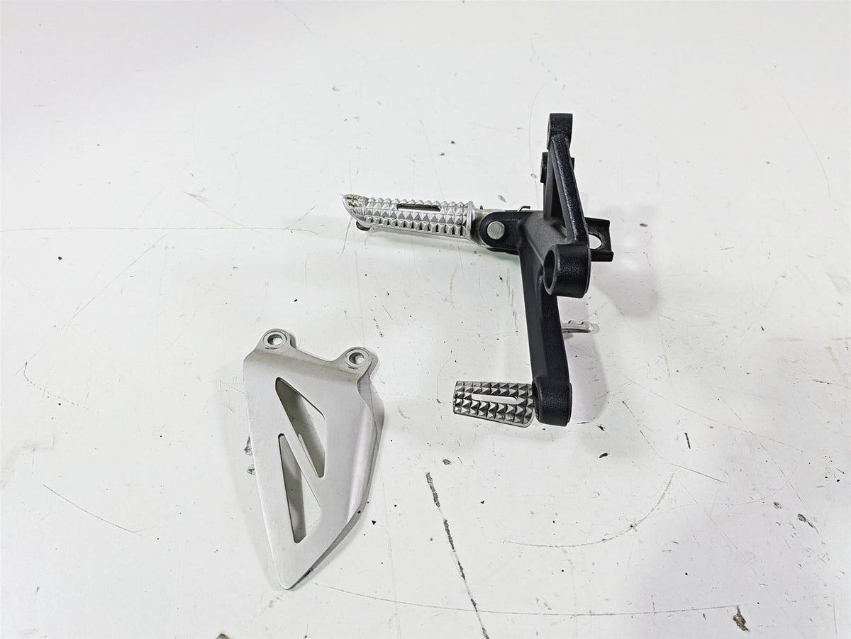 2012 Triumph Daytona 675 Right Rider Footpeg & Brake Pedal Set T2082056 T2082056 {{ shop.shopifyCountryName }} - Mototech271