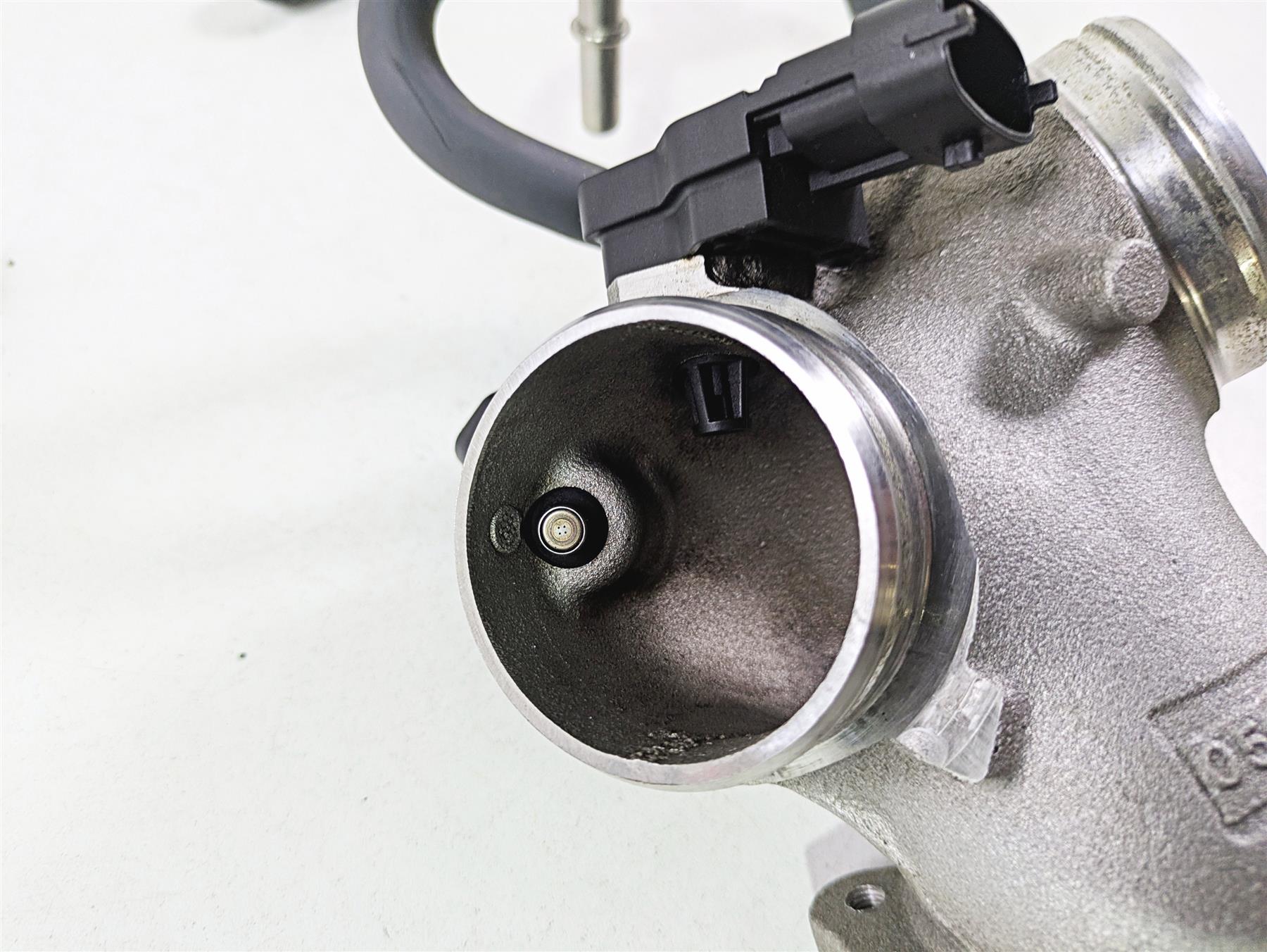2017 Indian Chieftain Limited Throttle Body & Intake Manifold 5138214 1204685 {{ shop.shopifyCountryName }} - Mototech271