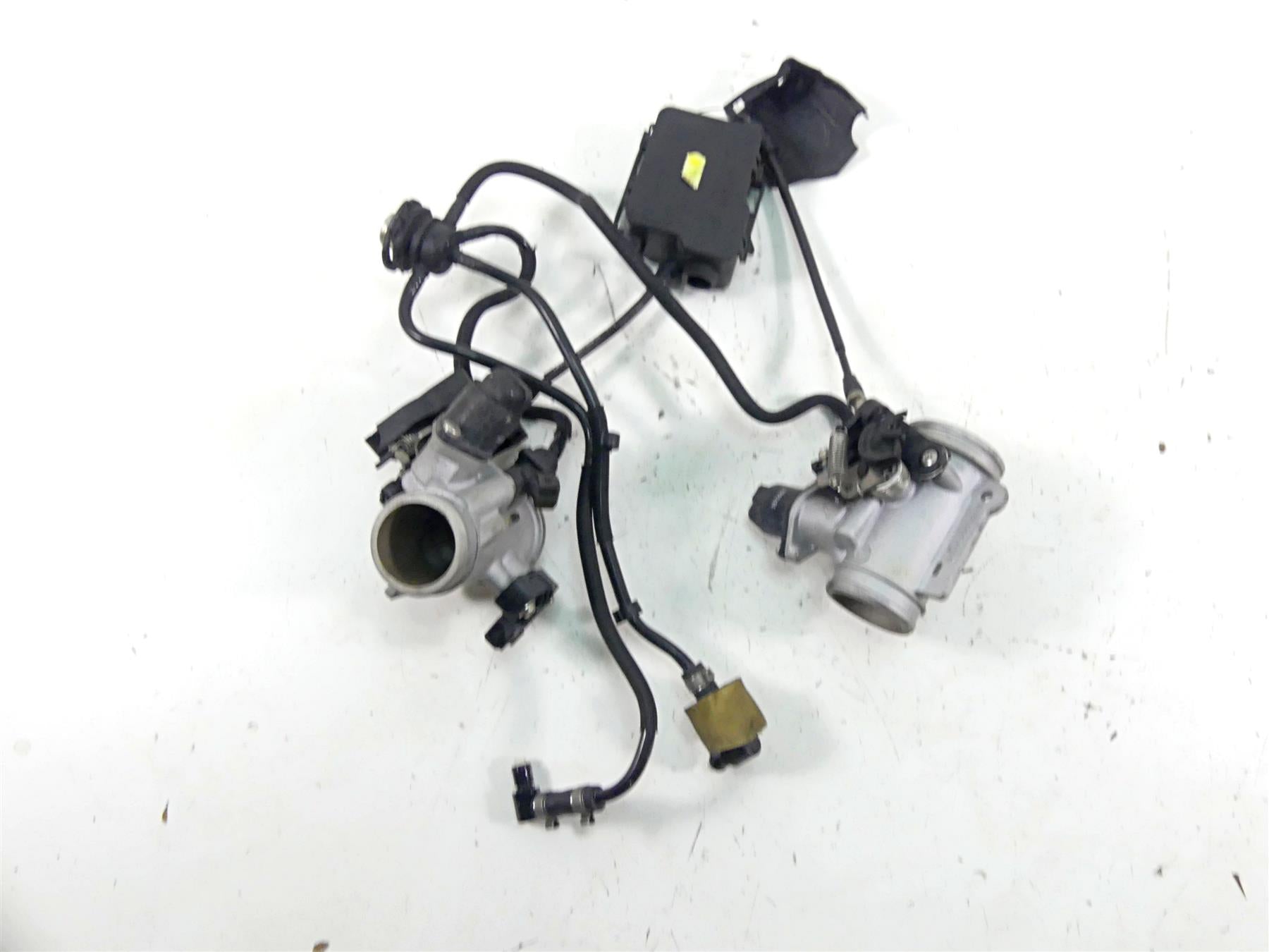 2009 BMW R1200 GS K25 Throttle Body Set & Cables - Read 13547705239 13547705239 {{ shop.shopifyCountryName }} - Mototech271