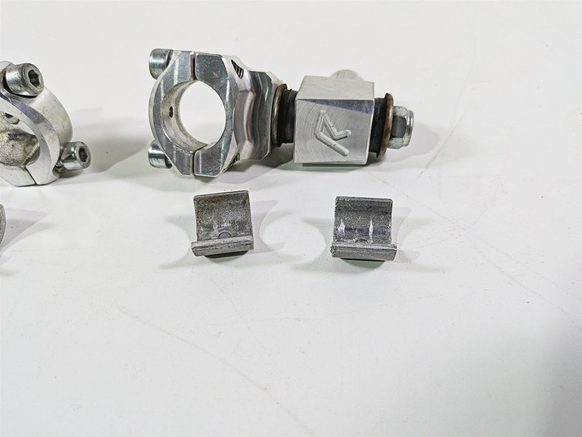 2015 Triumph Tiger Explorer XC Rox Anti-Vibration Handlebar Riser Set {{ shop.shopifyCountryName }} - Mototech271