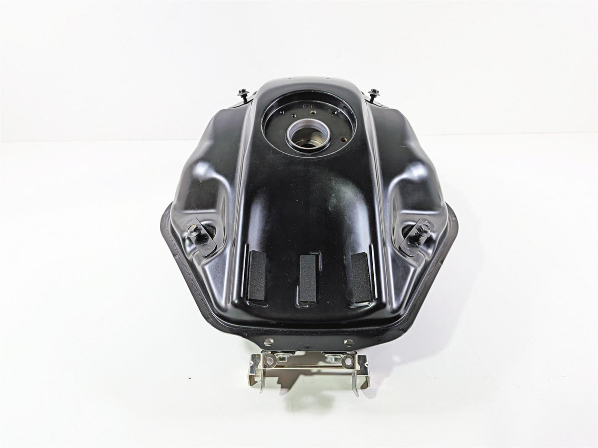 2025 Yamaha YZF R7 Nice Fuel Gas Petrol Tank - Clean - No Dents BEB-24110-00-00 {{ shop.shopifyCountryName }} - Mototech271
