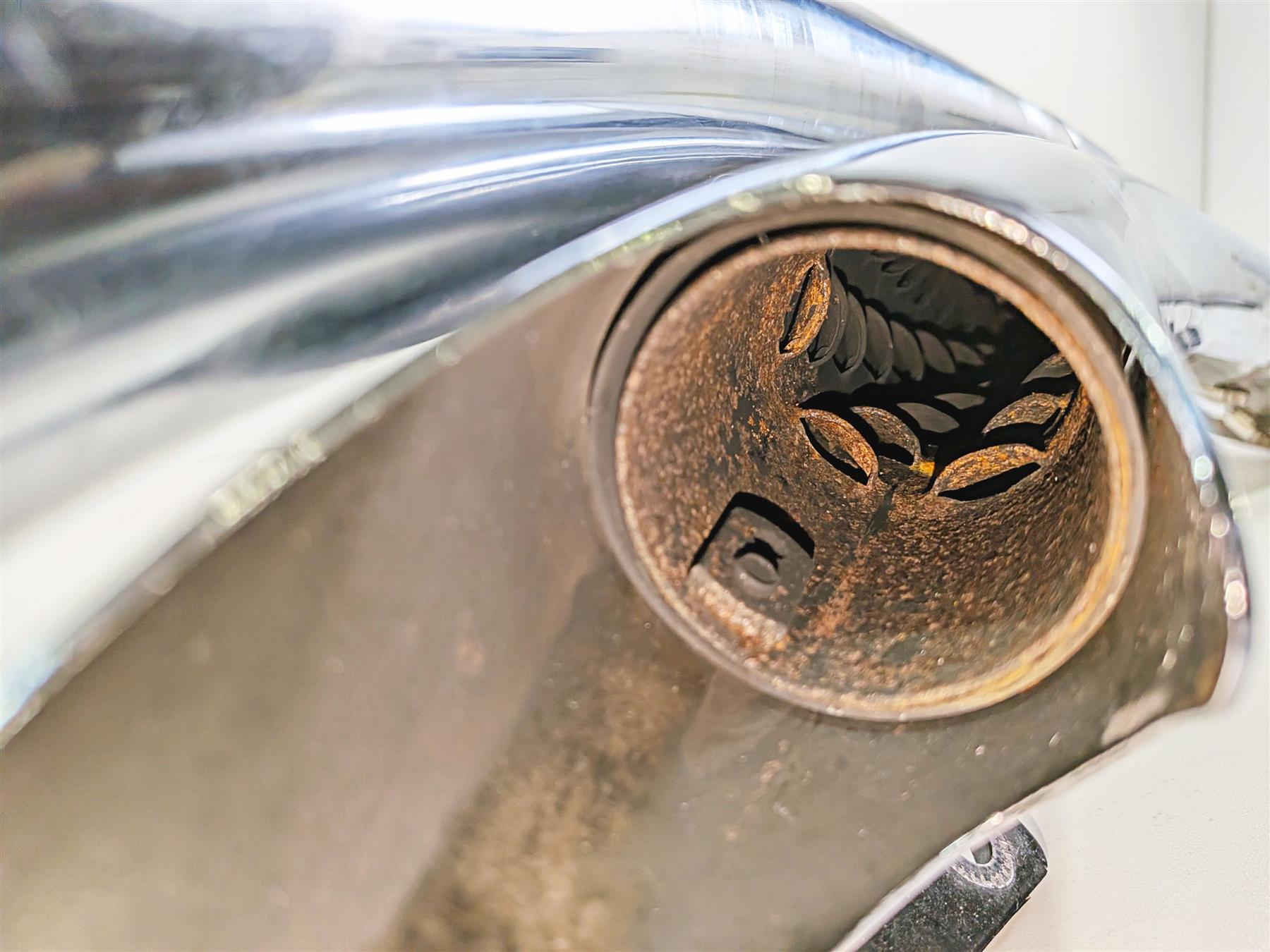 2009 Harley FXCWC Softail Rocker Vance & Hines Big Radius Exhaust System 26079 {{ shop.shopifyCountryName }} - Mototech271