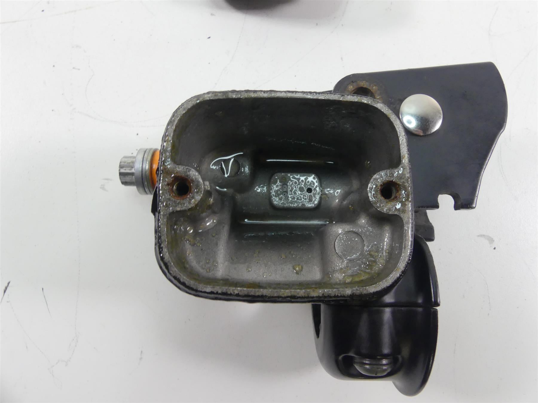 2014 Harley FXDF Dyna Fat Bob Front Brake Master Cylinder 11/16" 45170-08F {{ shop.shopifyCountryName }} - Mototech271