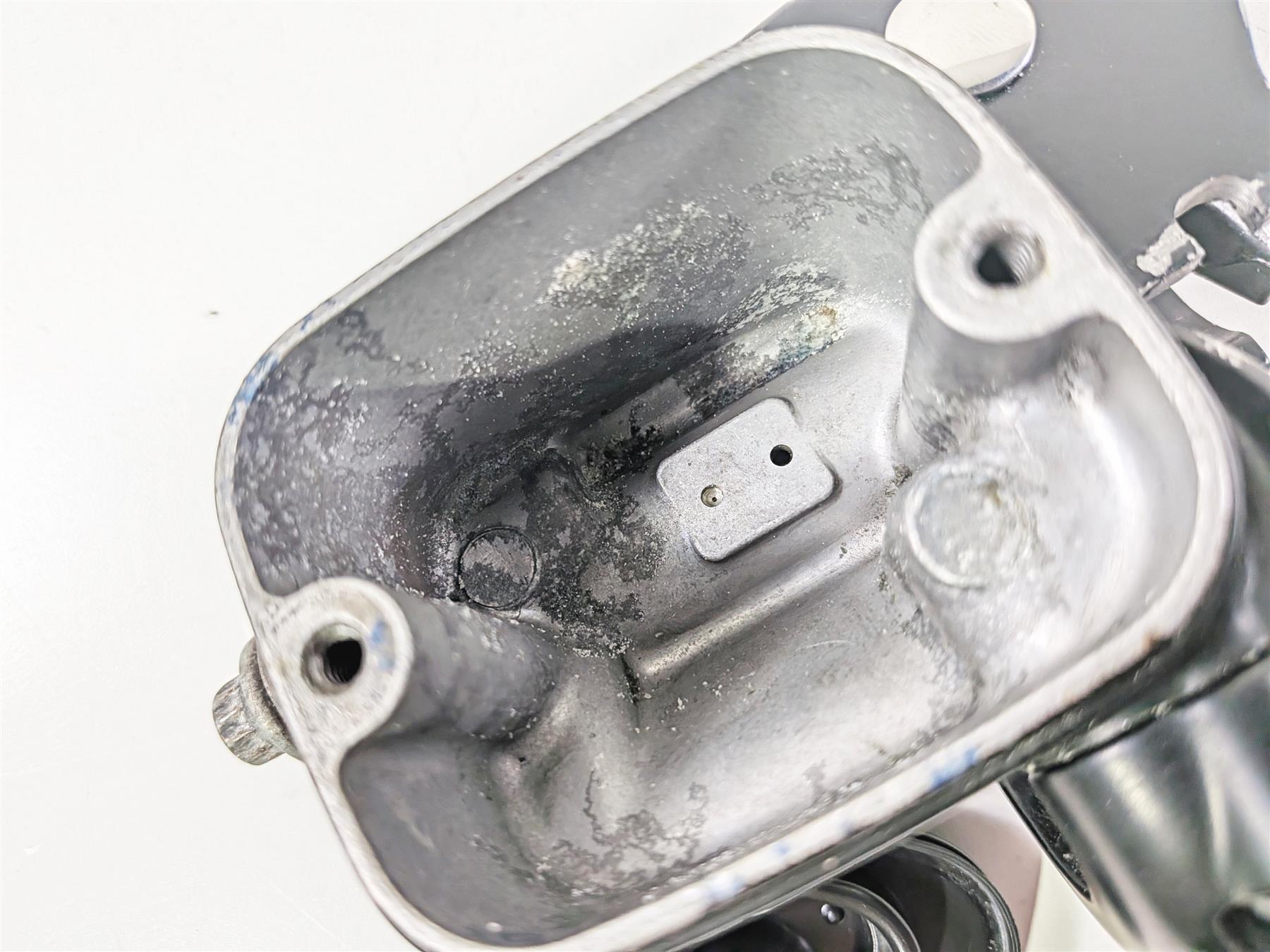 2004 Harley Touring FLTRI Road Glide Front Brake Master Cylinder 11/16 41700737-Mototech271