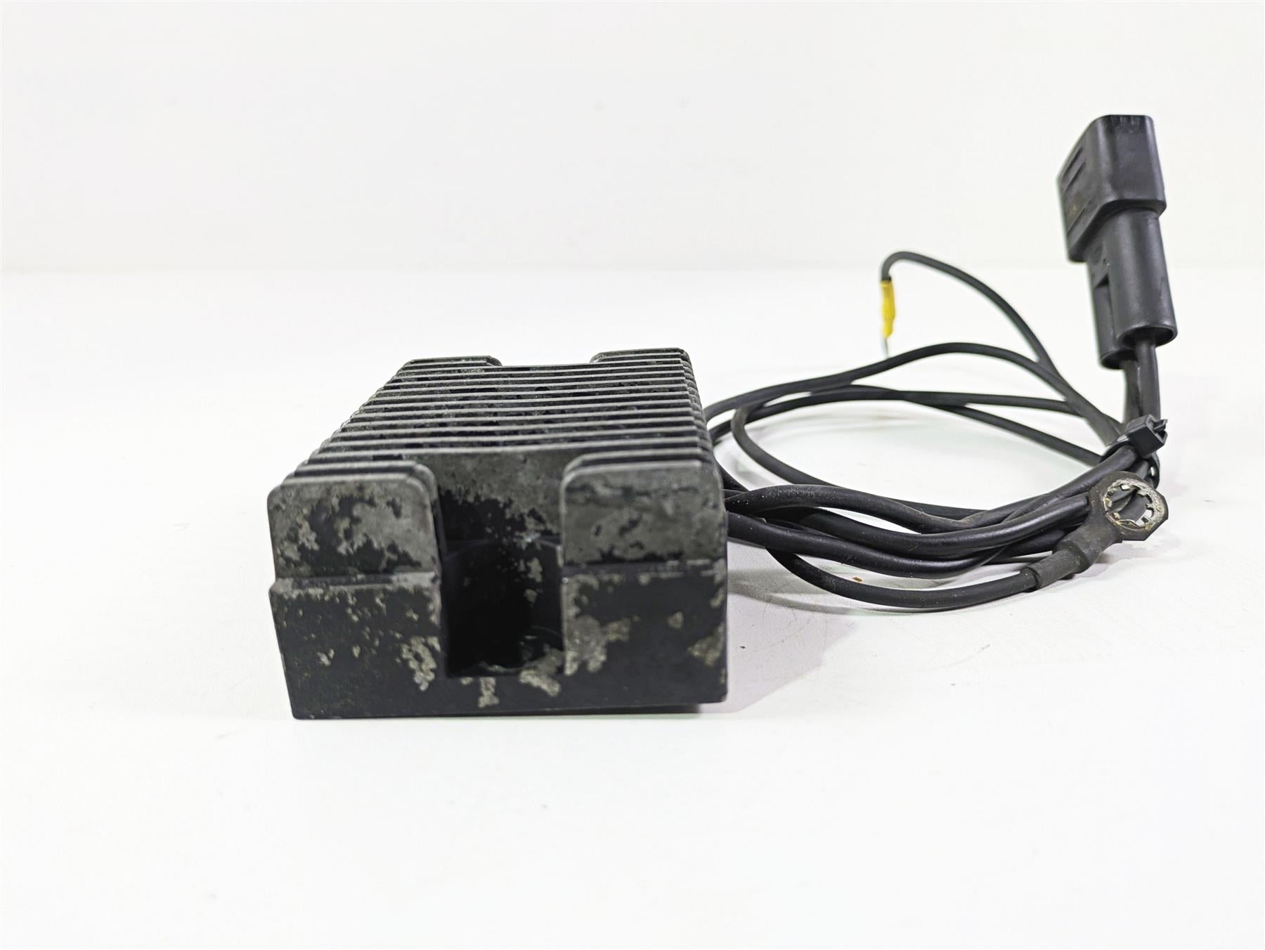 1999 Harley Dyna FXDL Low Rider Rectifier Voltage Regulator 74518-99A {{ shop.shopifyCountryName }} - Mototech271