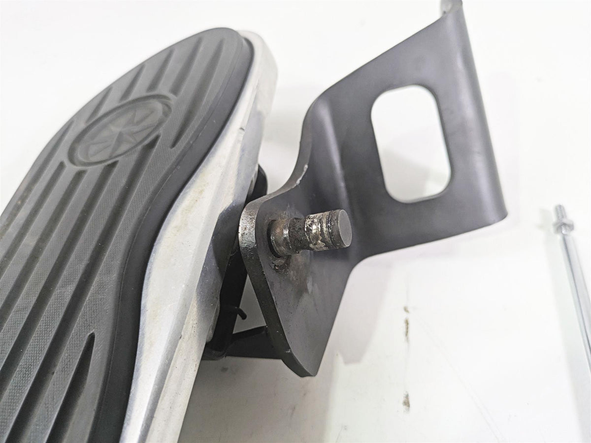 2006 Yamaha XVS650 V-Star Classic Left Floor Board & Mount 5BN-27412-03-00 {{ shop.shopifyCountryName }} - Mototech271