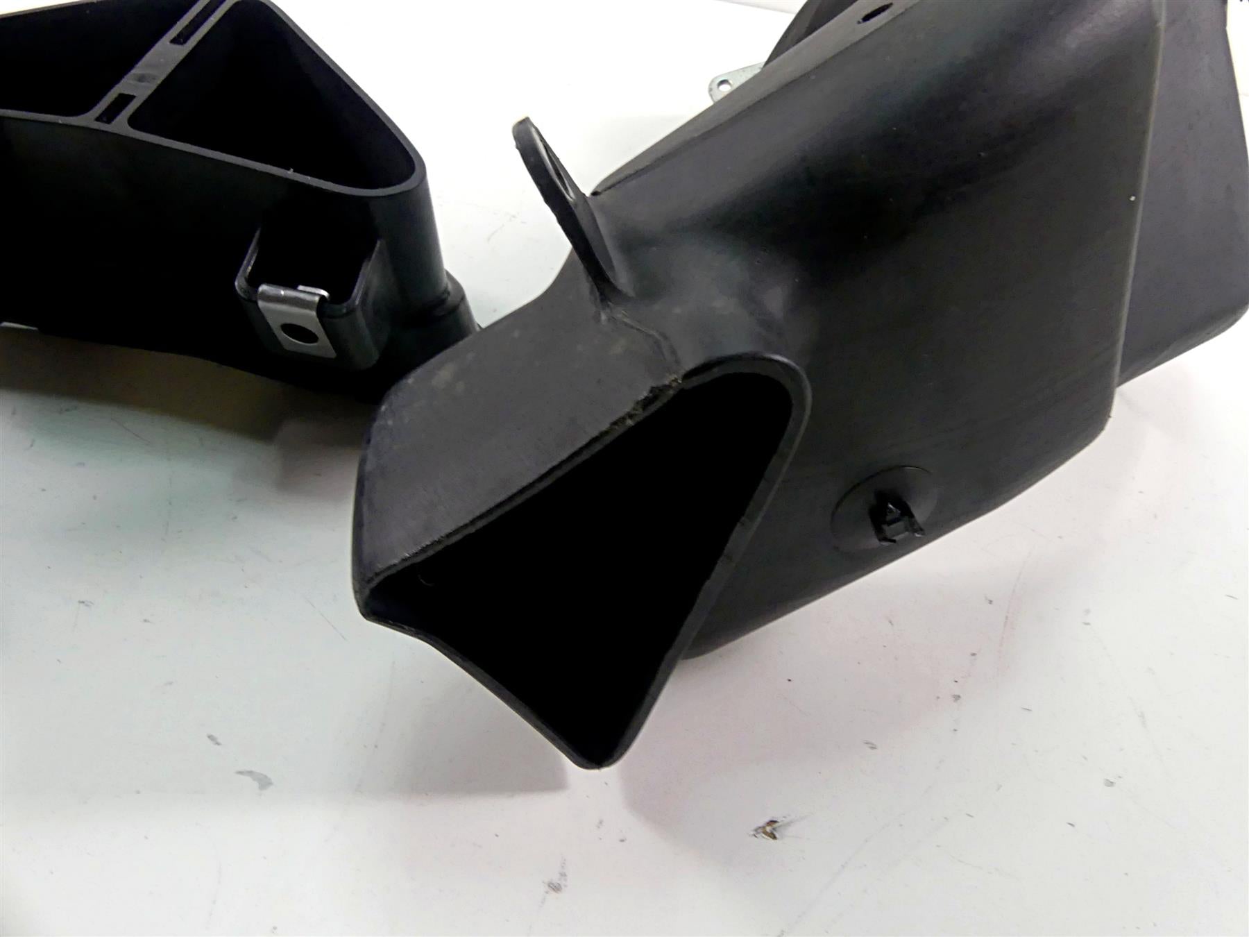 2010 Kawasaki ZX1400 ZX14 R Ninja Front Air Ram & Center Duct Set 14073-0099 {{ shop.shopifyCountryName }} - Mototech271