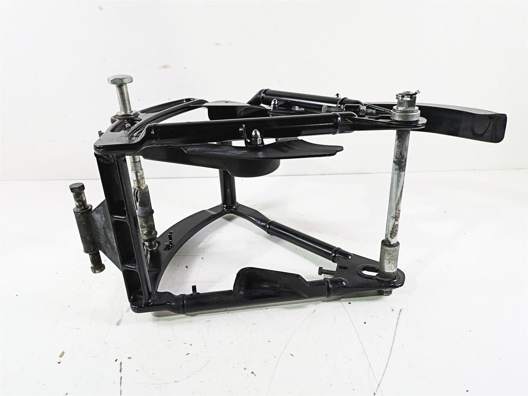 2005 Harley Softail FLSTSCI Heritage Springer Rear Swing Arm + Axle 47573-00A {{ shop.shopifyCountryName }} - Mototech271