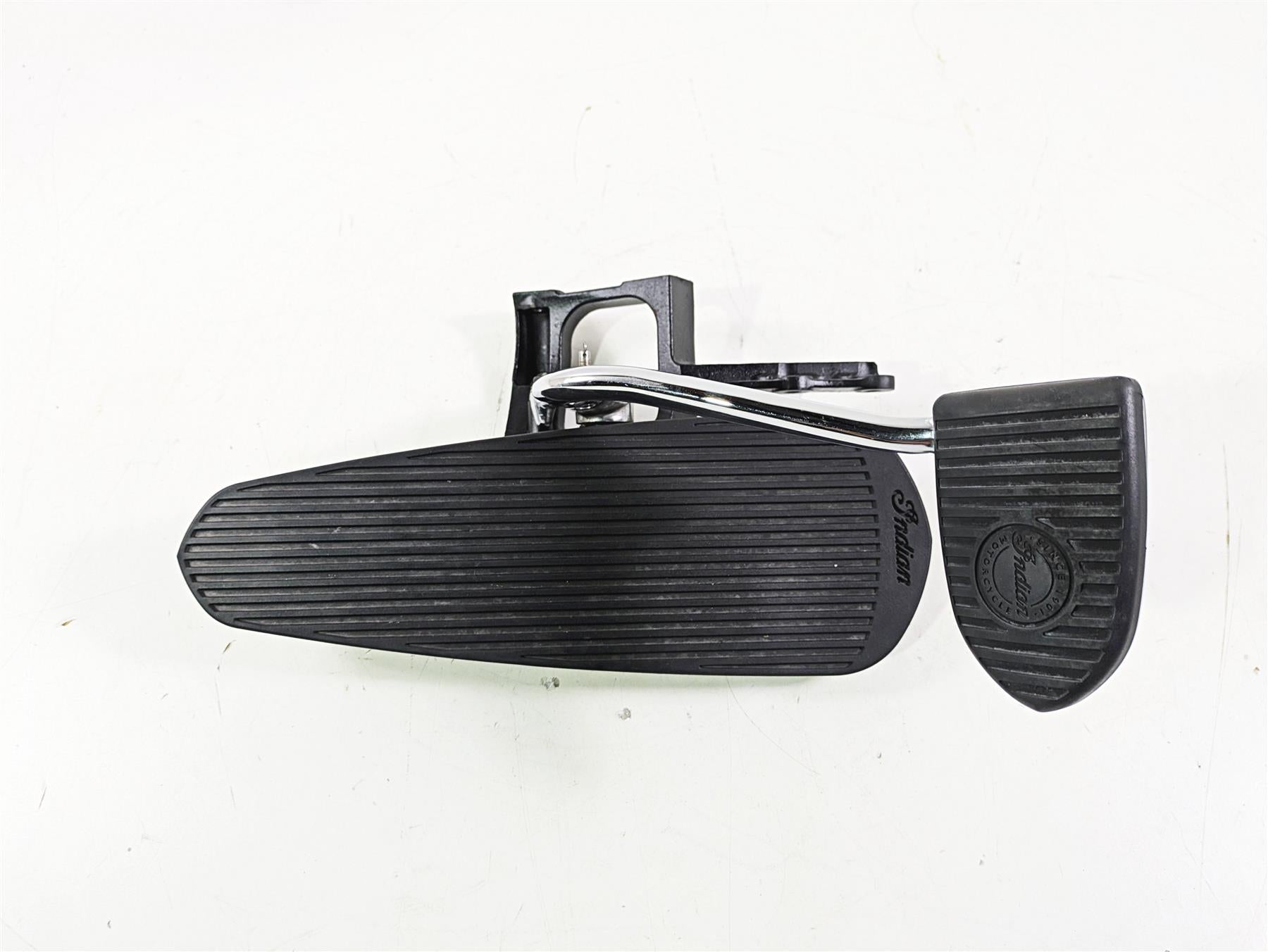 2018 Indian Chieftain Limited Chrome Right Floor Board & Brake Pedal 5141001 {{ shop.shopifyCountryName }} - Mototech271