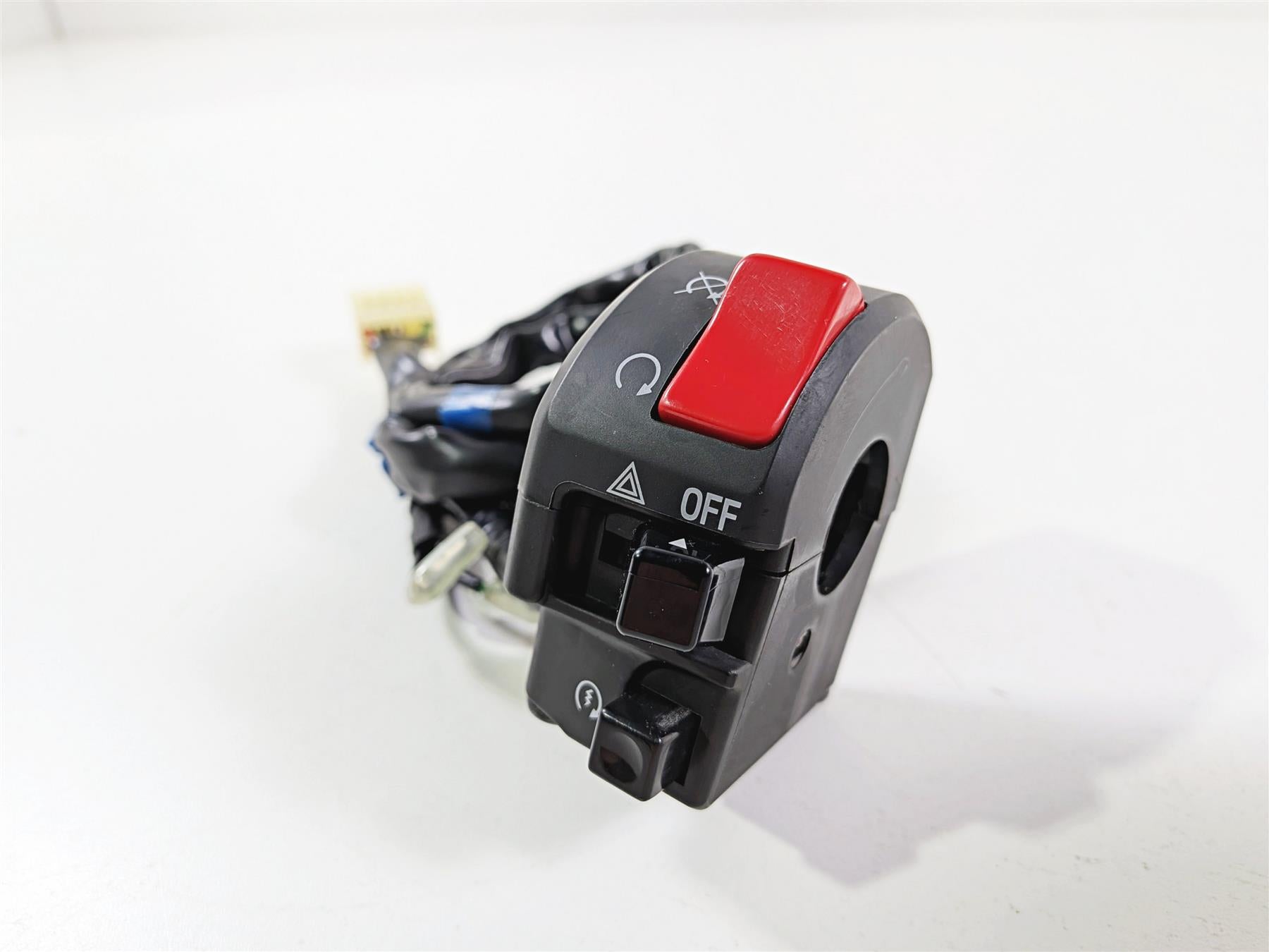 2025 Yamaha YZF R7 Right Side Start Stop Hand Control Switch BEB-83963-00-00 {{ shop.shopifyCountryName }} - Mototech271