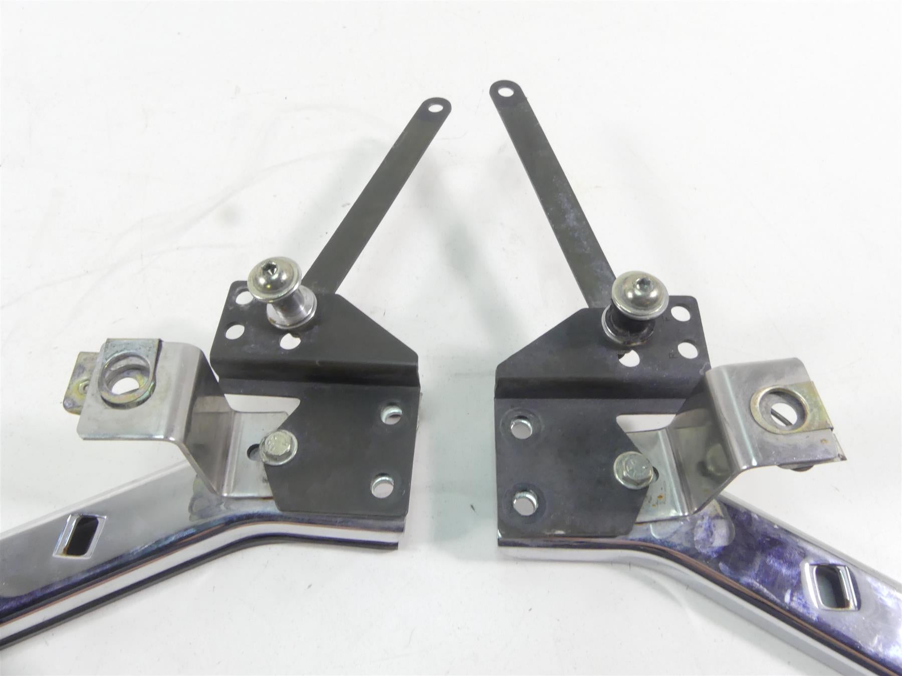 2004 Harley FLHTC SE CVO Electra Glide Saddlebag Guard Rail Set 90718-79 {{ shop.shopifyCountryName }} - Mototech271