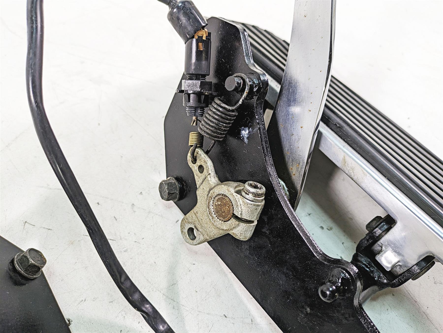 1997 Kawasaki VN1500 Vulcan Front Rider Footpeg Shift Brake Pedal Set 34003-1290 {{ shop.shopifyCountryName }} - Mototech271