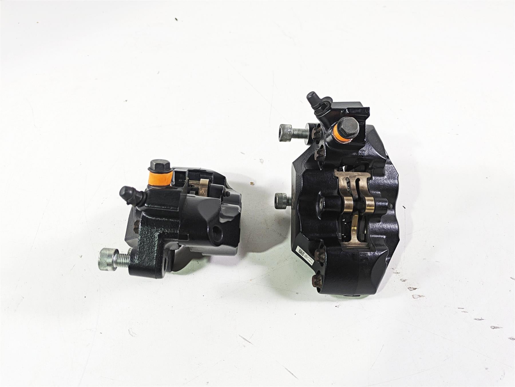 2018 Indian Chieftain Dark Horse Front Brake Caliper Set 1912390 1912391 {{ shop.shopifyCountryName }} - Mototech271