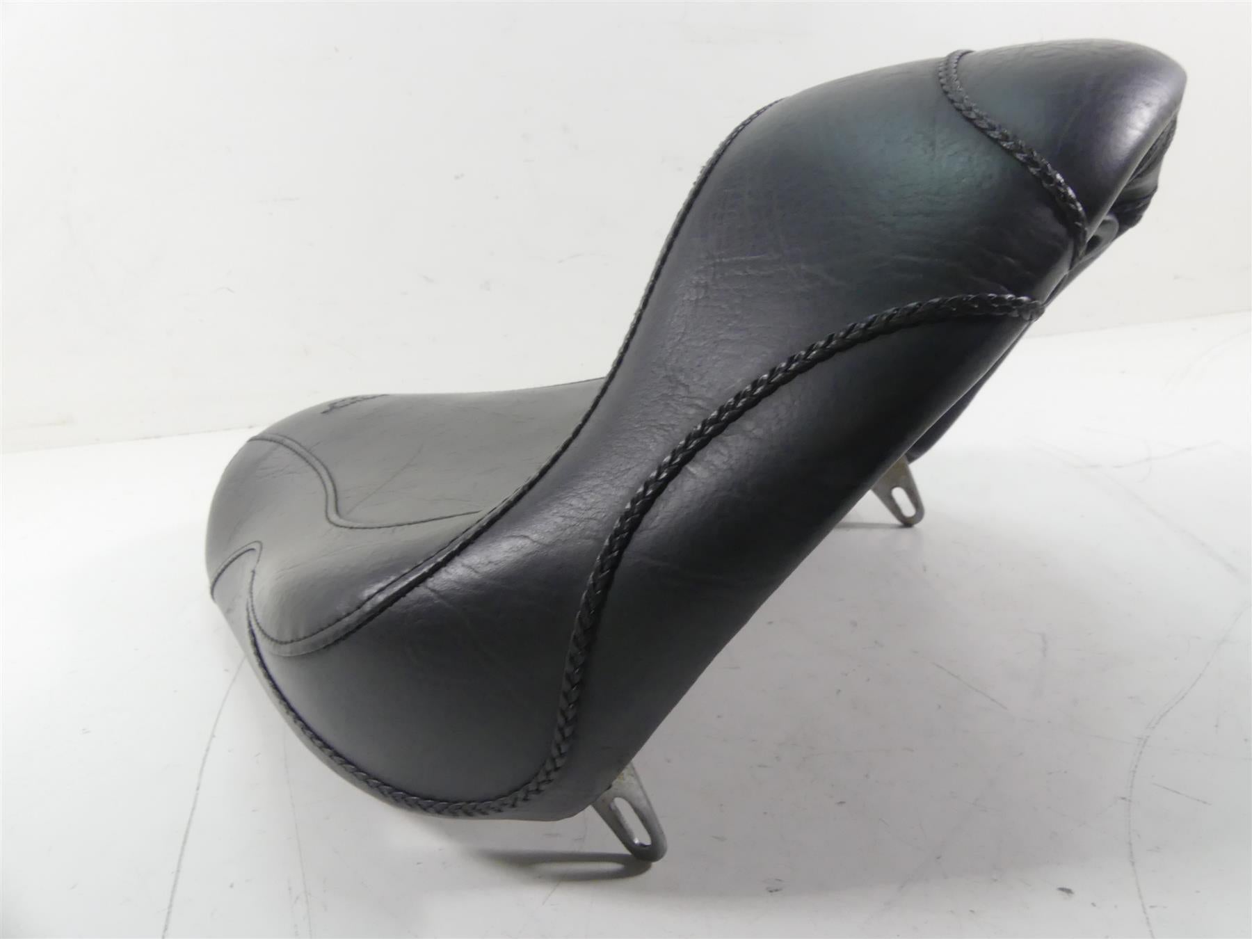 2004 Kawasaki VN1600 Meanstreak Mustang Rider Driver Solo Saddle Seat 447946 {{ shop.shopifyCountryName }} - Mototech271