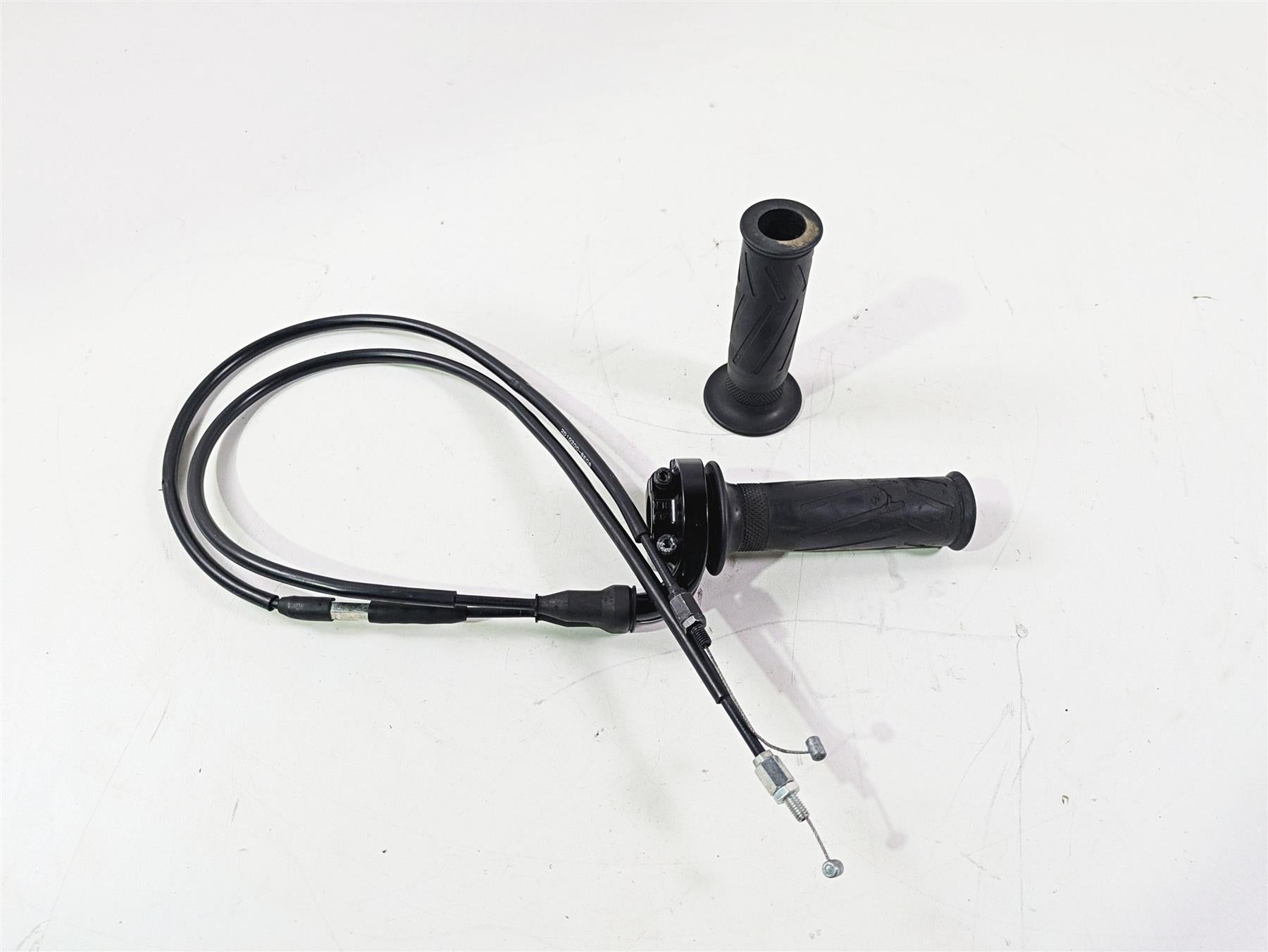 2009 Yamaha FZ1 FZS10 Fazer Hand Throttle Grip Cable Set 3LN-26281-01-00 {{ shop.shopifyCountryName }} - Mototech271