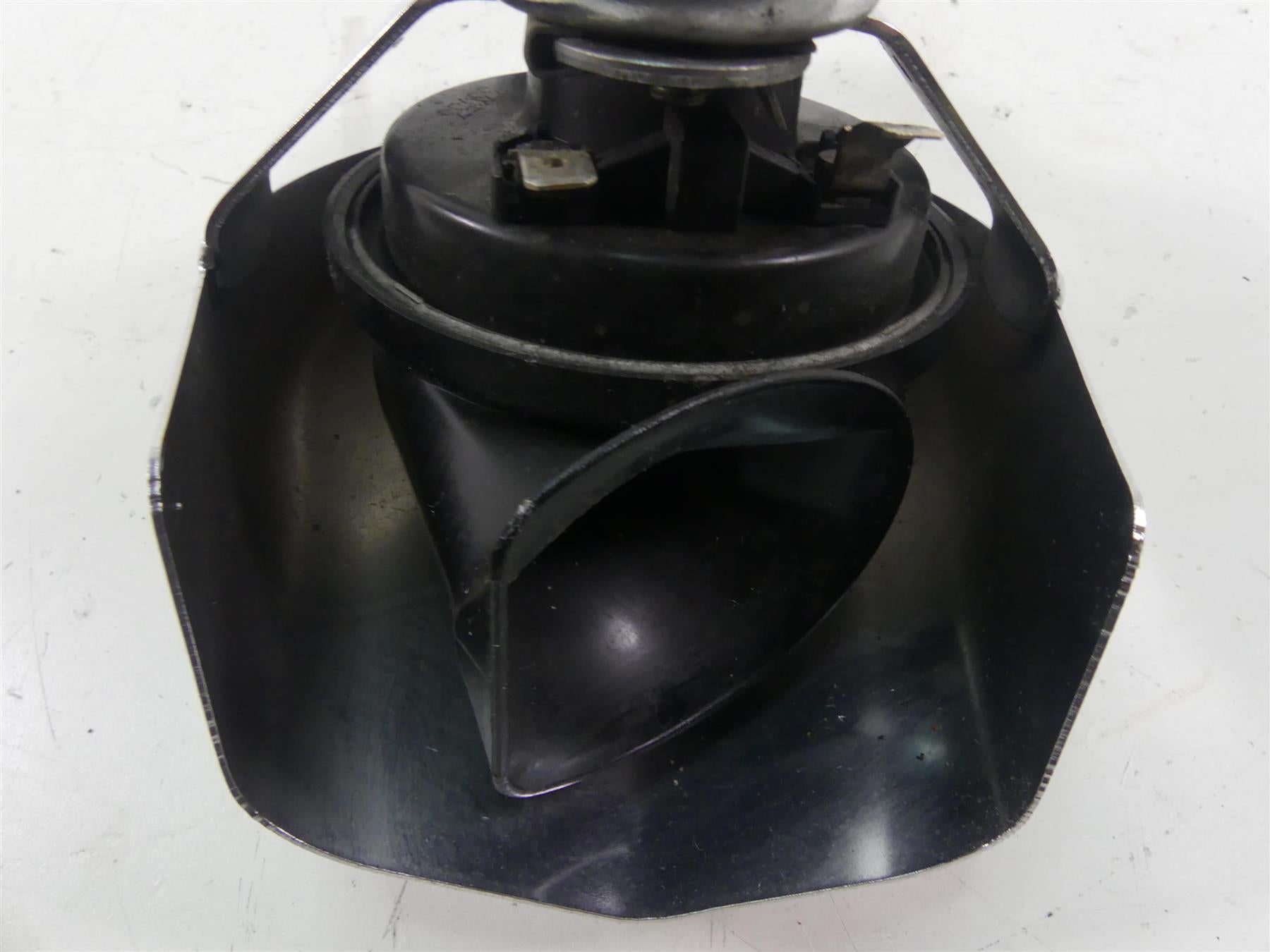 2004 Harley Softail FXSTD SE CVO Deuce Horn & Chrome Cover 69335-03A {{ shop.shopifyCountryName }} - Mototech271