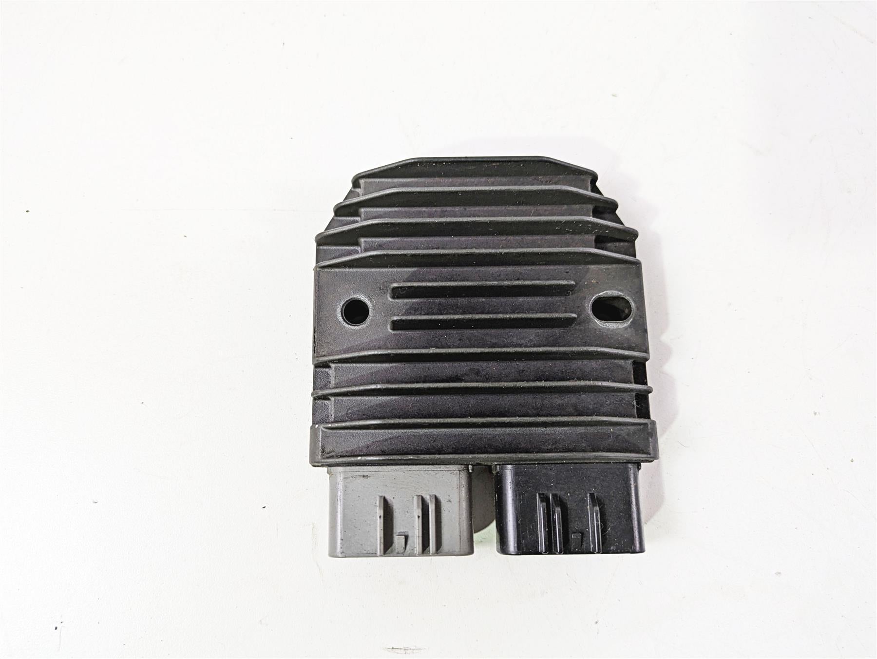 2006 Triumph Rocket 3 Rectifier Voltage Regulator FH009AA T1300470 {{ shop.shopifyCountryName }} - Mototech271