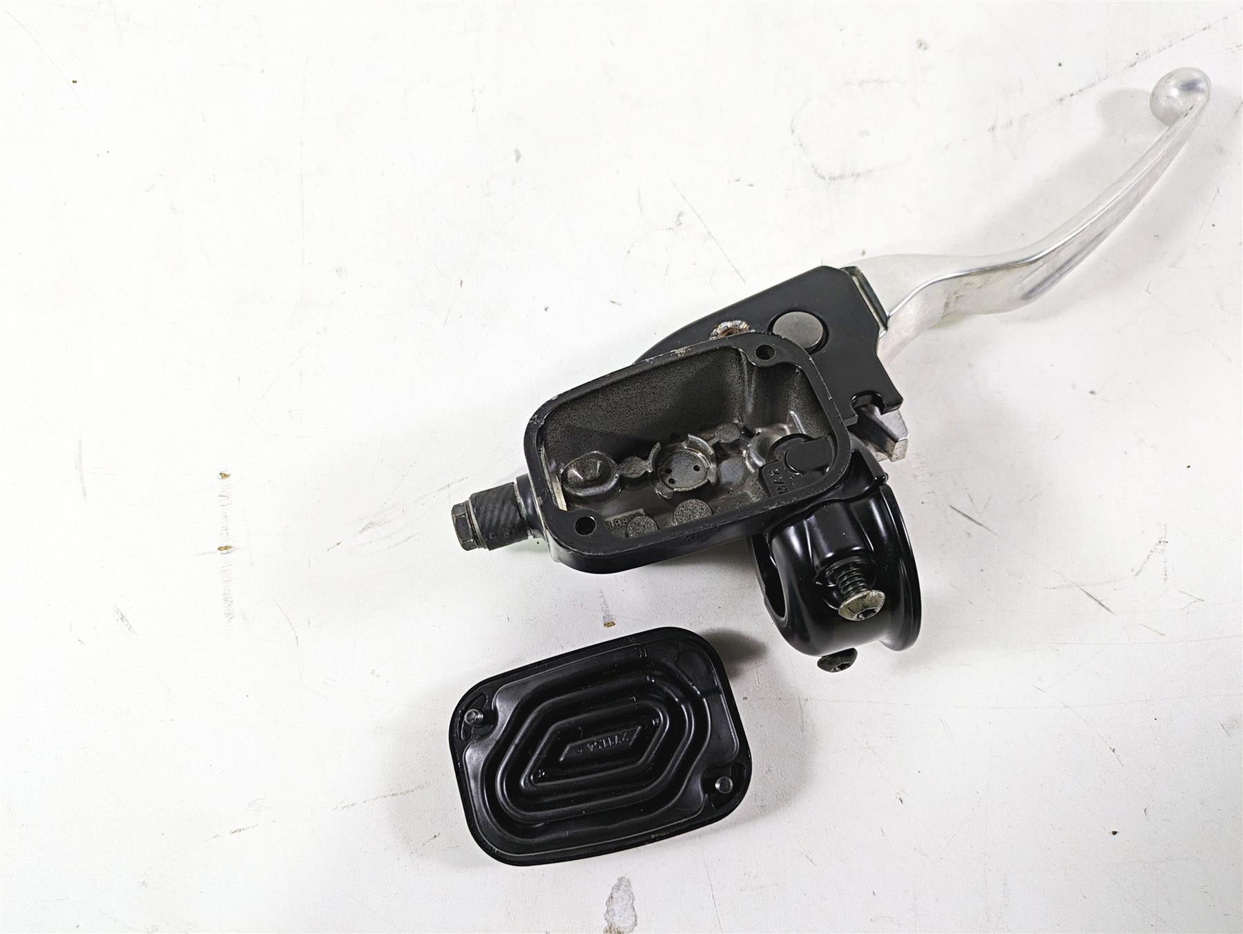 2013 Harley VRSCDX Night Rod Sp Front Brake Master Cylinder 11/16" 44551-08F {{ shop.shopifyCountryName }} - Mototech271