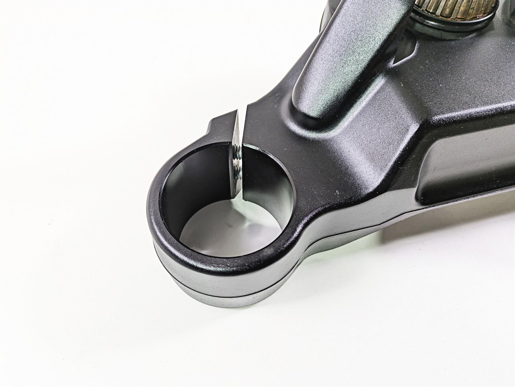 2019 Harley Softail FXDR 114 Lower Triple Tree Steering Clamp 45900221 {{ shop.shopifyCountryName }} - Mototech271