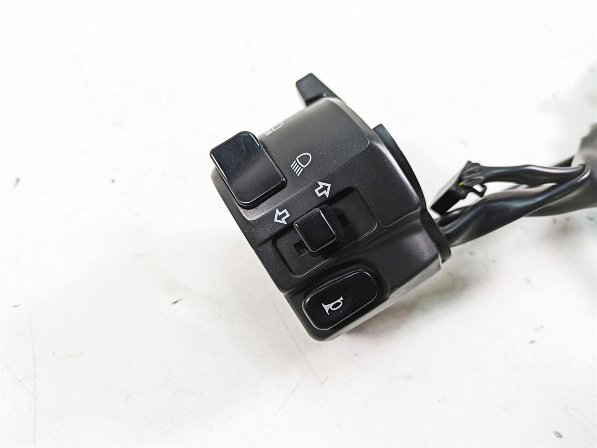 2002 Yamaha FZ1 FZS1000 Fazer Left Hand Blinker Control Switch 5LV-83973-00-00 {{ shop.shopifyCountryName }} - Mototech271