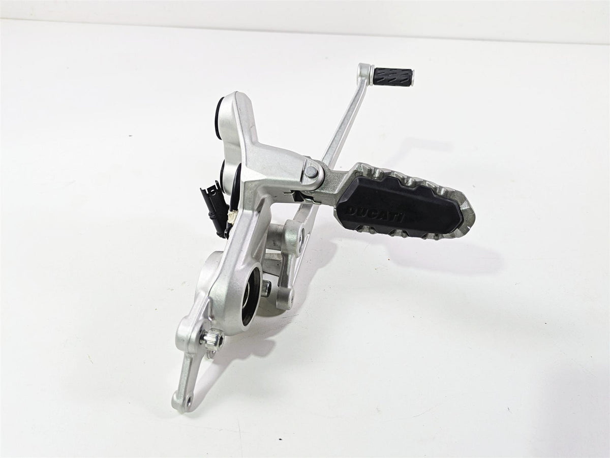 2022 Ducati Hypermotard 950 Right Footpeg Bracket Brake Pedal Set 82413581AB {{ shop.shopifyCountryName }} - Mototech271