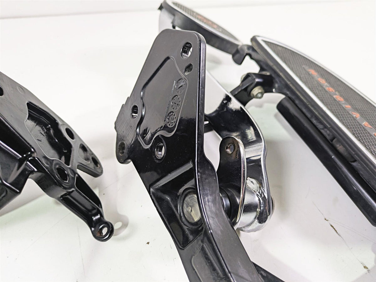 2014 Harley FLS Softail Slim Front Floorboard + Brake Pedal Shifter Set 42431-11 {{ shop.shopifyCountryName }} - Mototech271