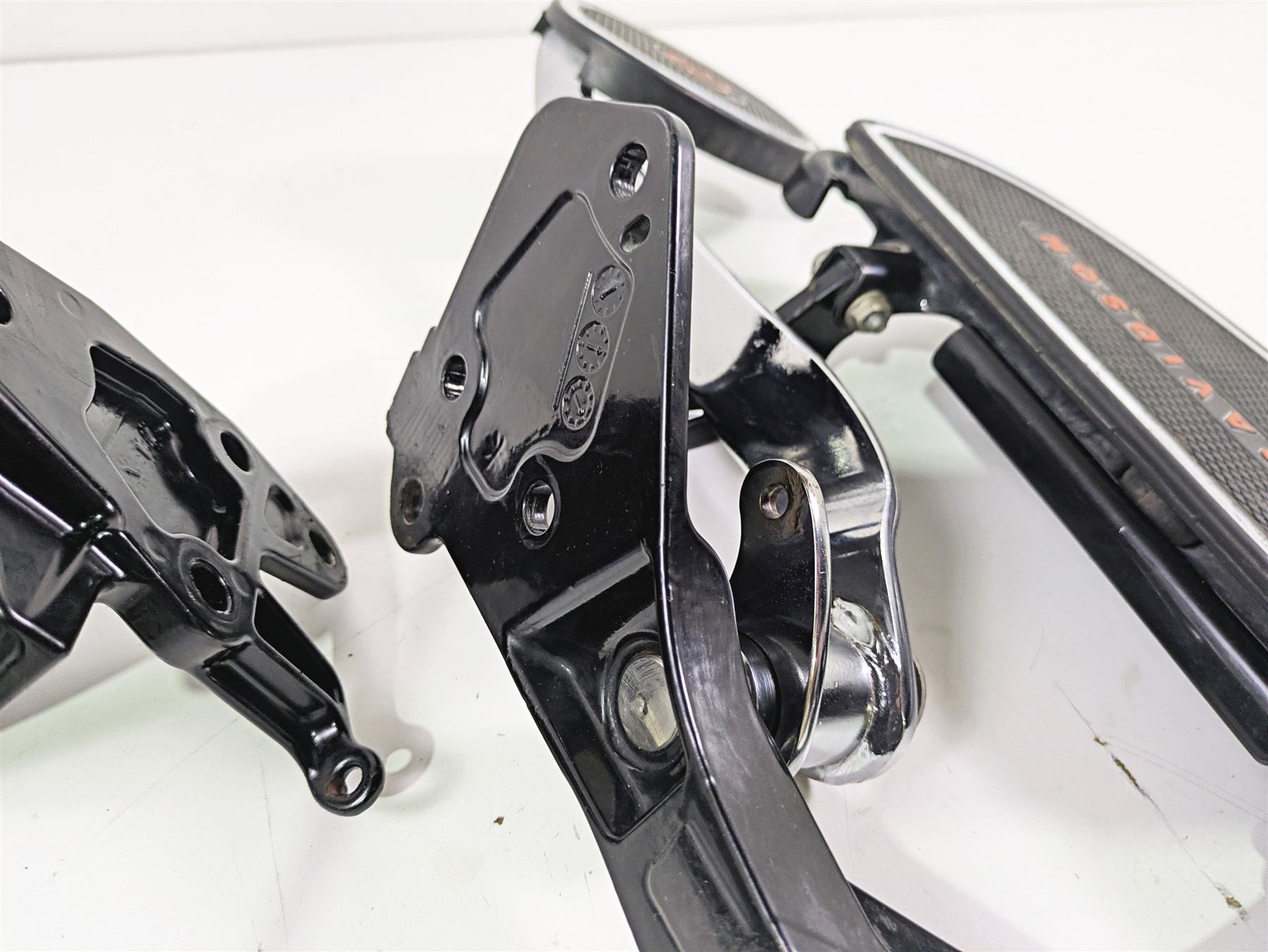 2014 Harley FLS Softail Slim Front Floorboard + Brake Pedal Shifter Set 42431-11 {{ shop.shopifyCountryName }} - Mototech271