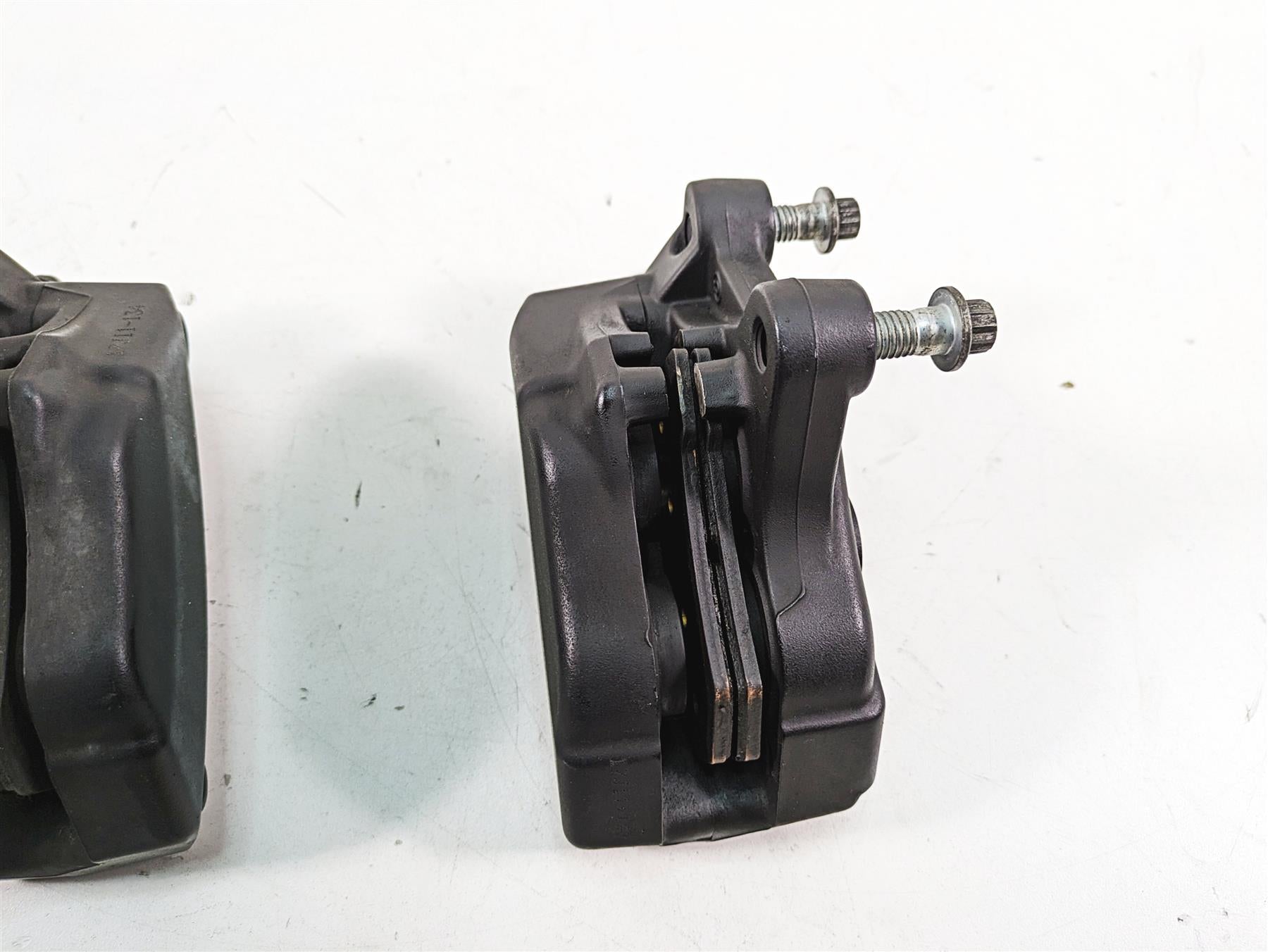 2018 Harley Touring FLHXSE CVO Street Glide Front Brake Caliper Set 41300209 {{ shop.shopifyCountryName }} - Mototech271
