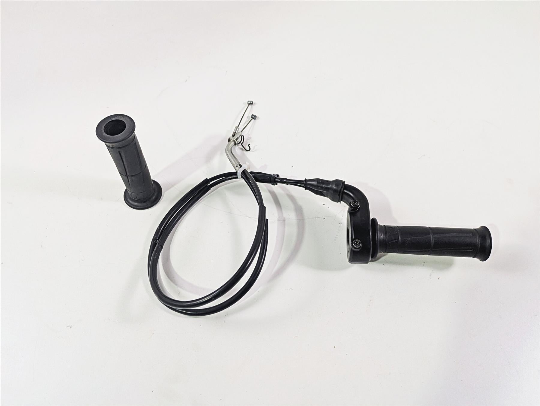 2016 Kawasaki ZX10R Ninja Throttle Grip & Cables Set 32099-0766 {{ shop.shopifyCountryName }} - Mototech271