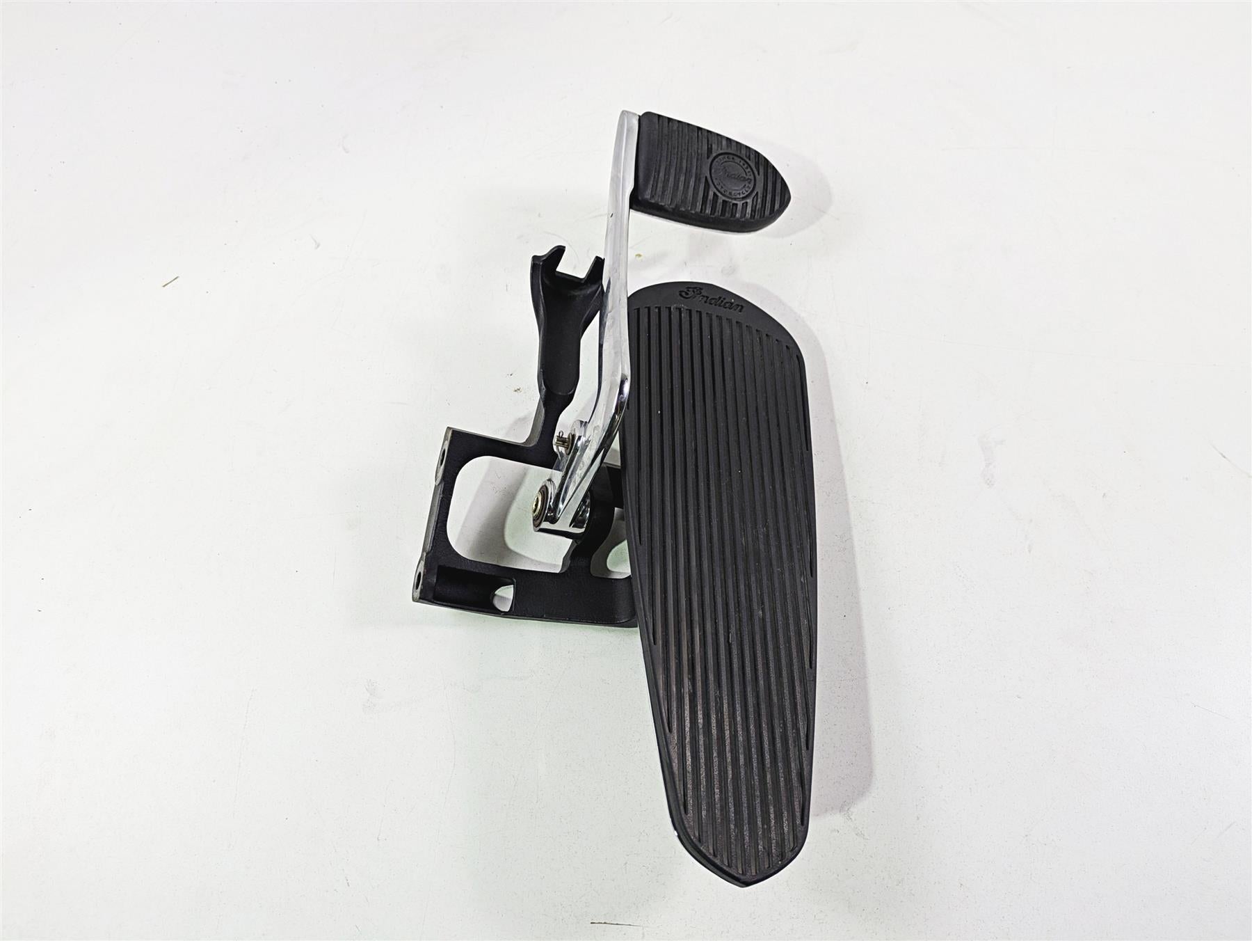 2017 Indian Chieftain Limited Right Floor Board & Brake Pedal 5138848 1019864 {{ shop.shopifyCountryName }} - Mototech271