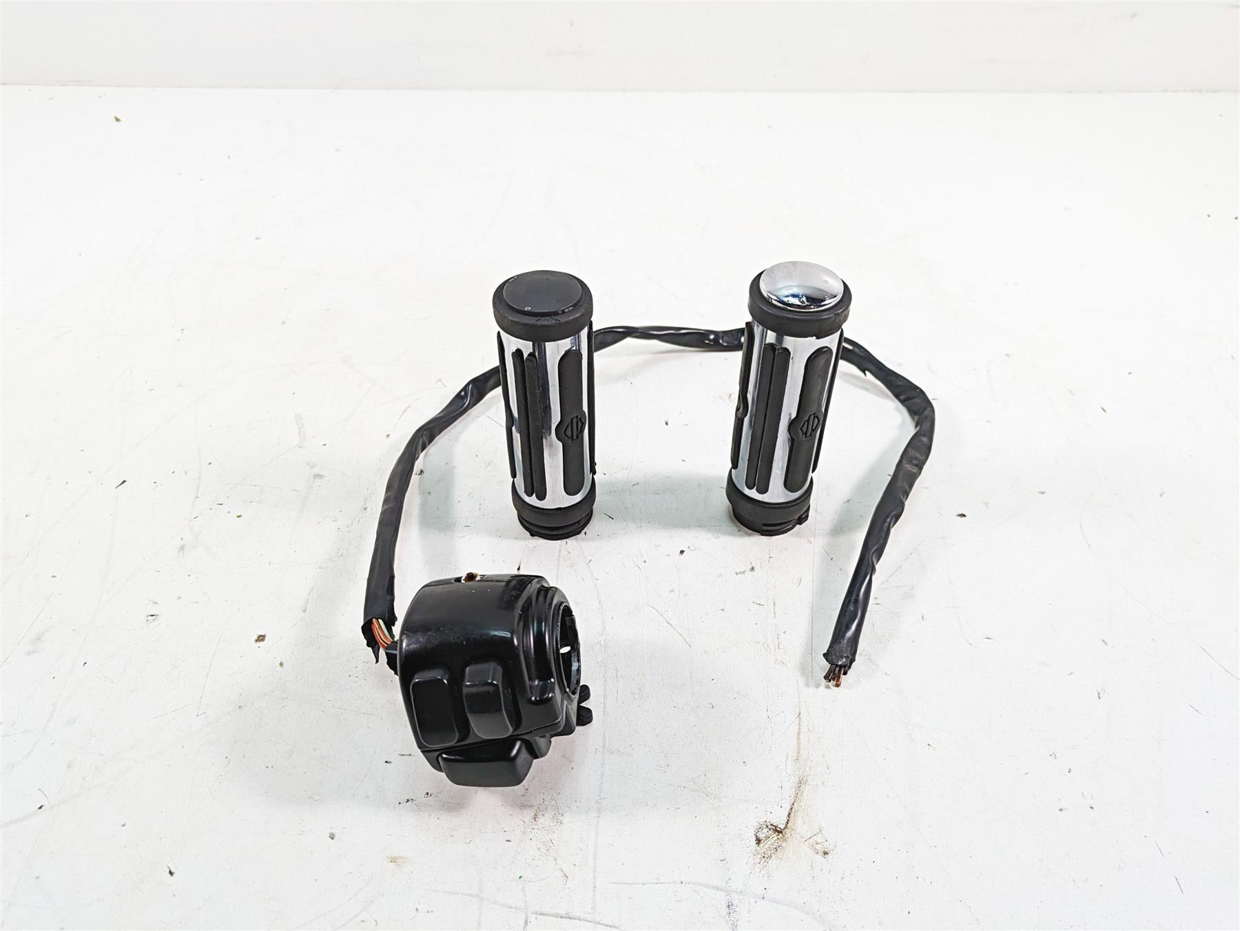 2013 Harley Softail FLSTFB Fat Boy Lo Right Hand Control Switch - Read 72954-11 | Mototech271