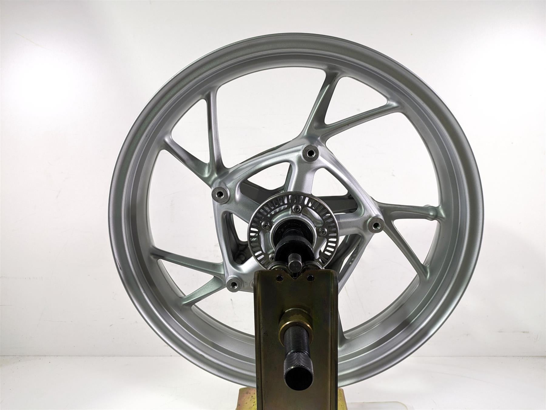2022 BMW R1250 RT K052 Bent 17x3.5 Front Wheel Rim 36318538086 {{ shop.shopifyCountryName }} - Mototech271