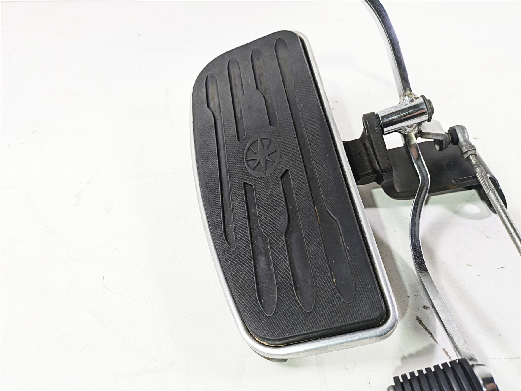 2007 Yamaha XVS1300 V-Star Tour Left Floor Board & Shifter Set 3D8-27410-00-00 {{ shop.shopifyCountryName }} - Mototech271