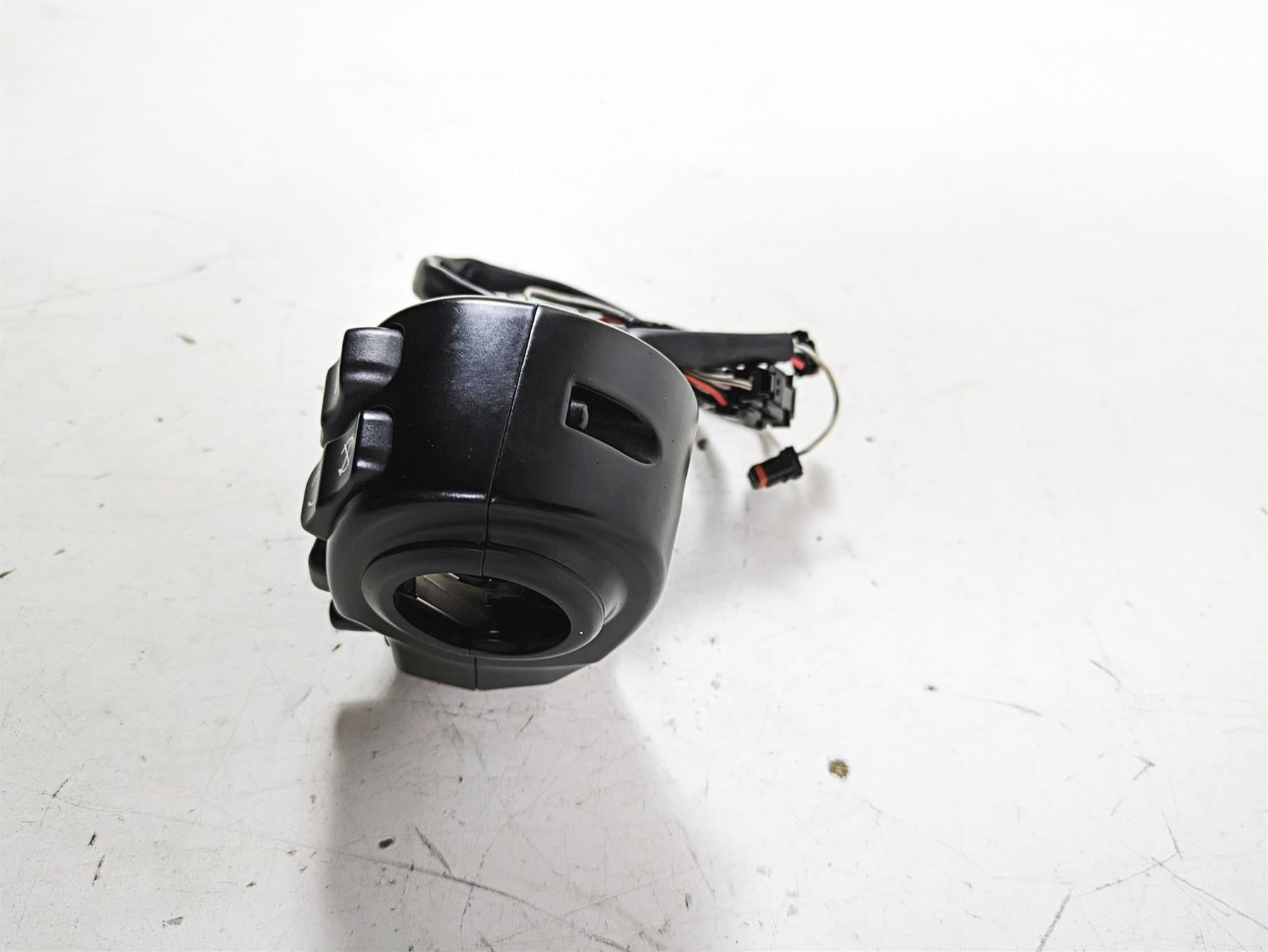 2015 Harley Touring FLHXS Street Glide Right Hand Start Control Switch 71500129C {{ shop.shopifyCountryName }} - Mototech271