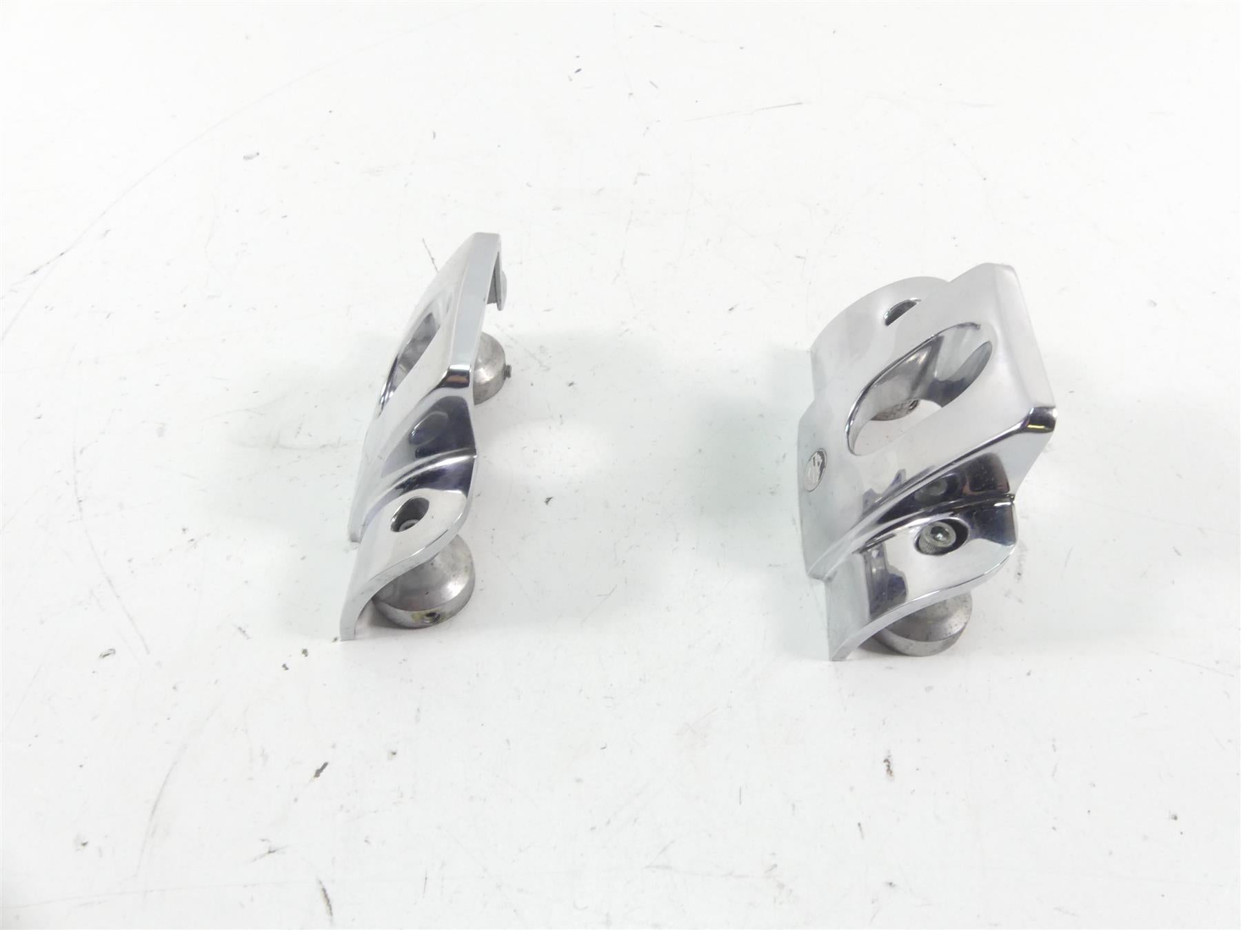 2005 Harley Touring CVO FLHTC SE Electra Glide Spark Plug Covers 43870-00 {{ shop.shopifyCountryName }} - Mototech271