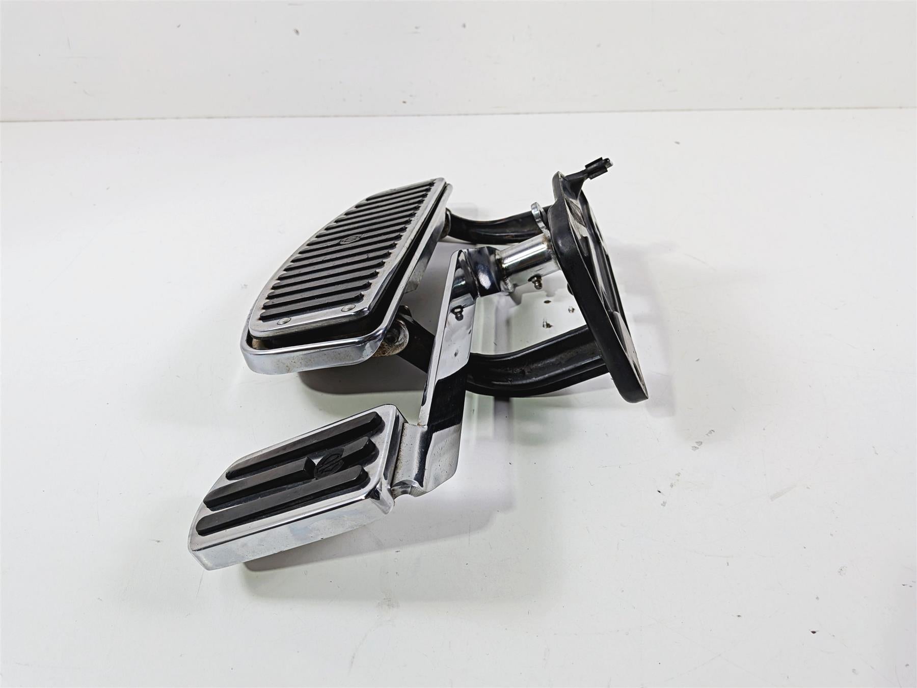 1996 Harley FLSTC Softail Heritage Front Right Floor Board Brake Pedal 42431-87A {{ shop.shopifyCountryName }} - Mototech271