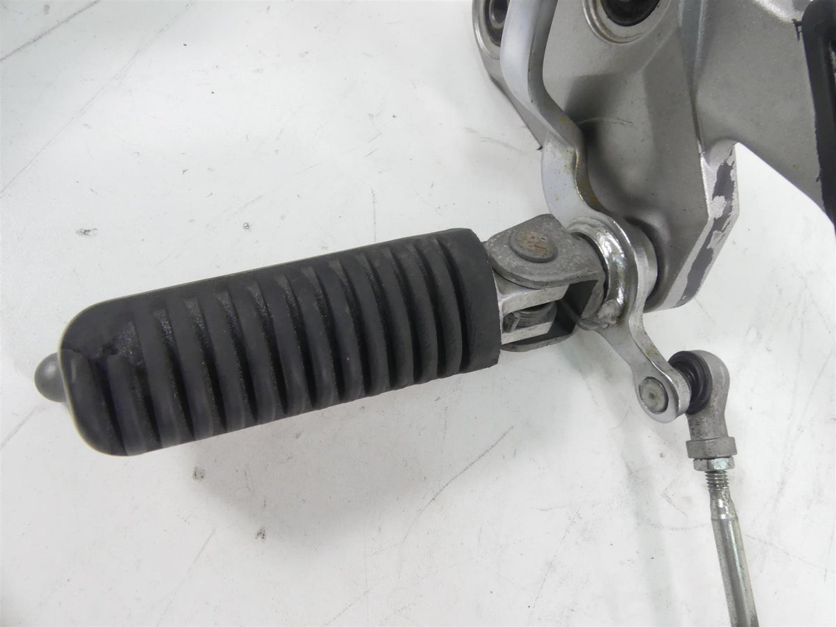 2007 Yamaha FZ1 Fazer Left Rider Footpeg Foot Peg Shifter Set 2D1-27442-01-00 {{ shop.shopifyCountryName }} - Mototech271